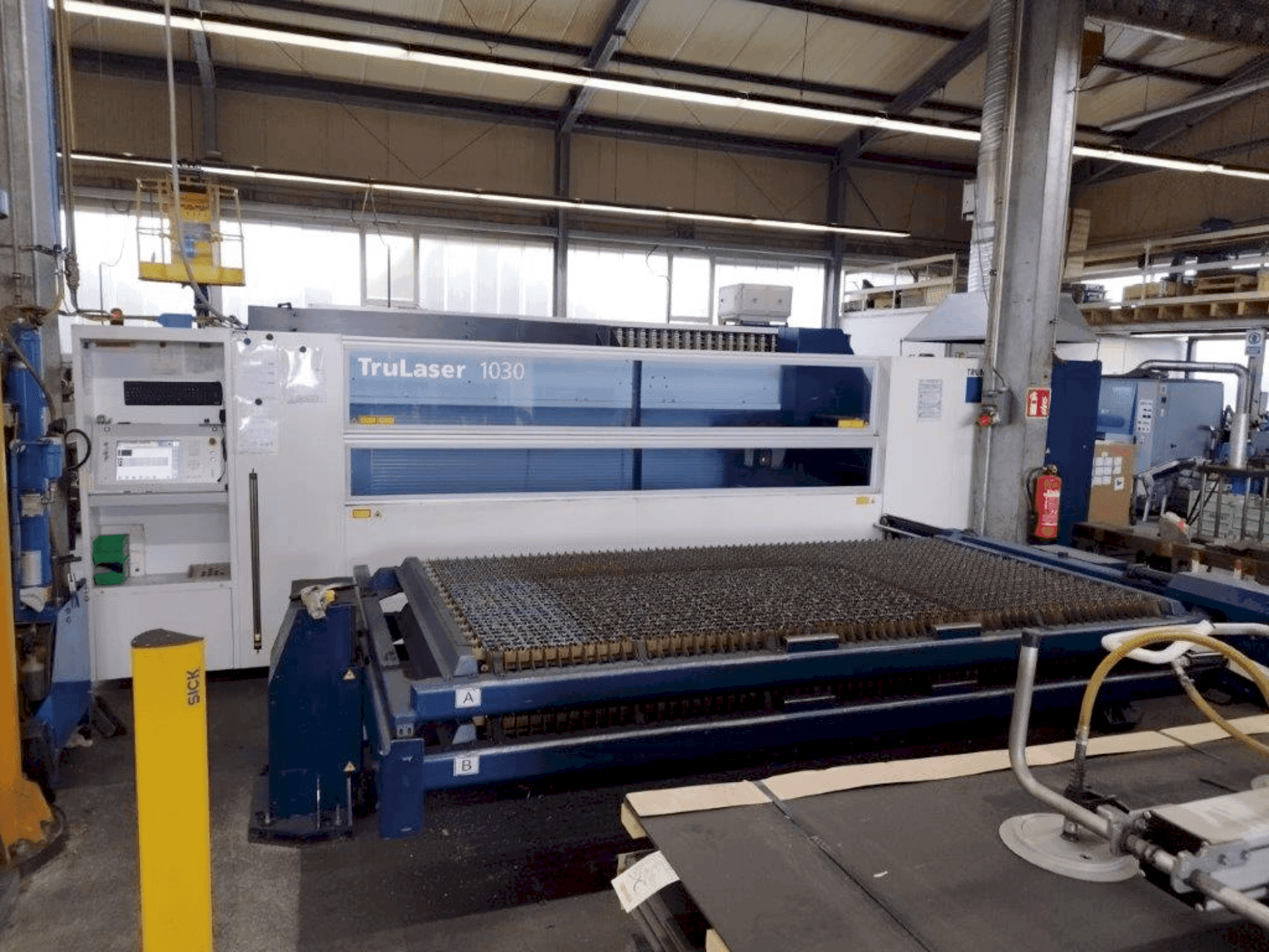 Mašīnas TRUMPF TruLaser 1030 pretskats