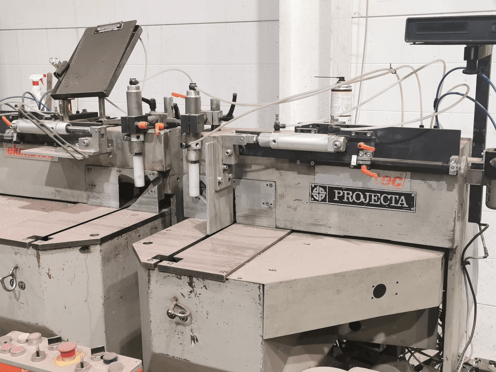 Mašīnas Elumatec DG 104 pretskats