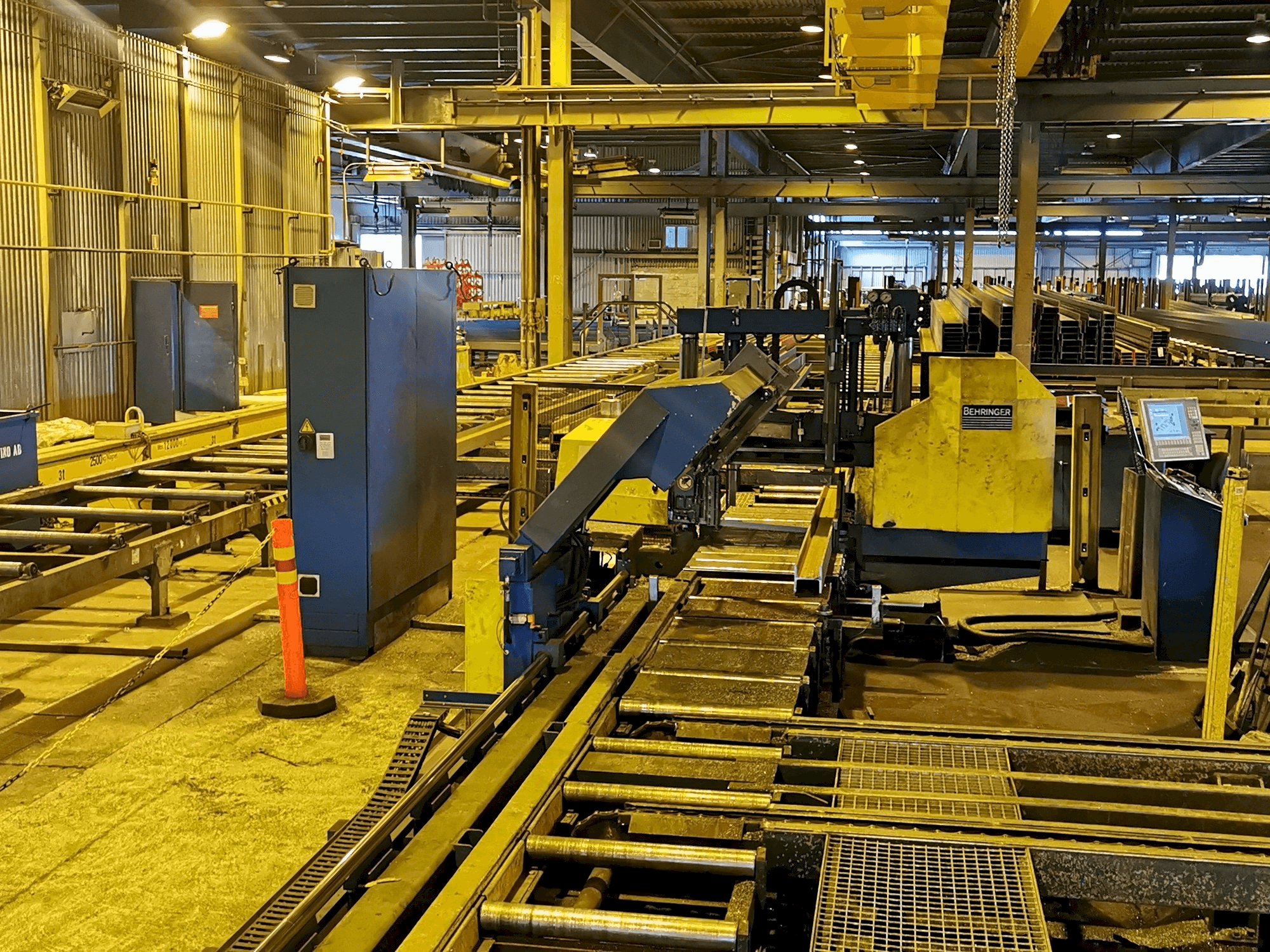 Mašīnas Behringer HBP 410/723GNC pretskats