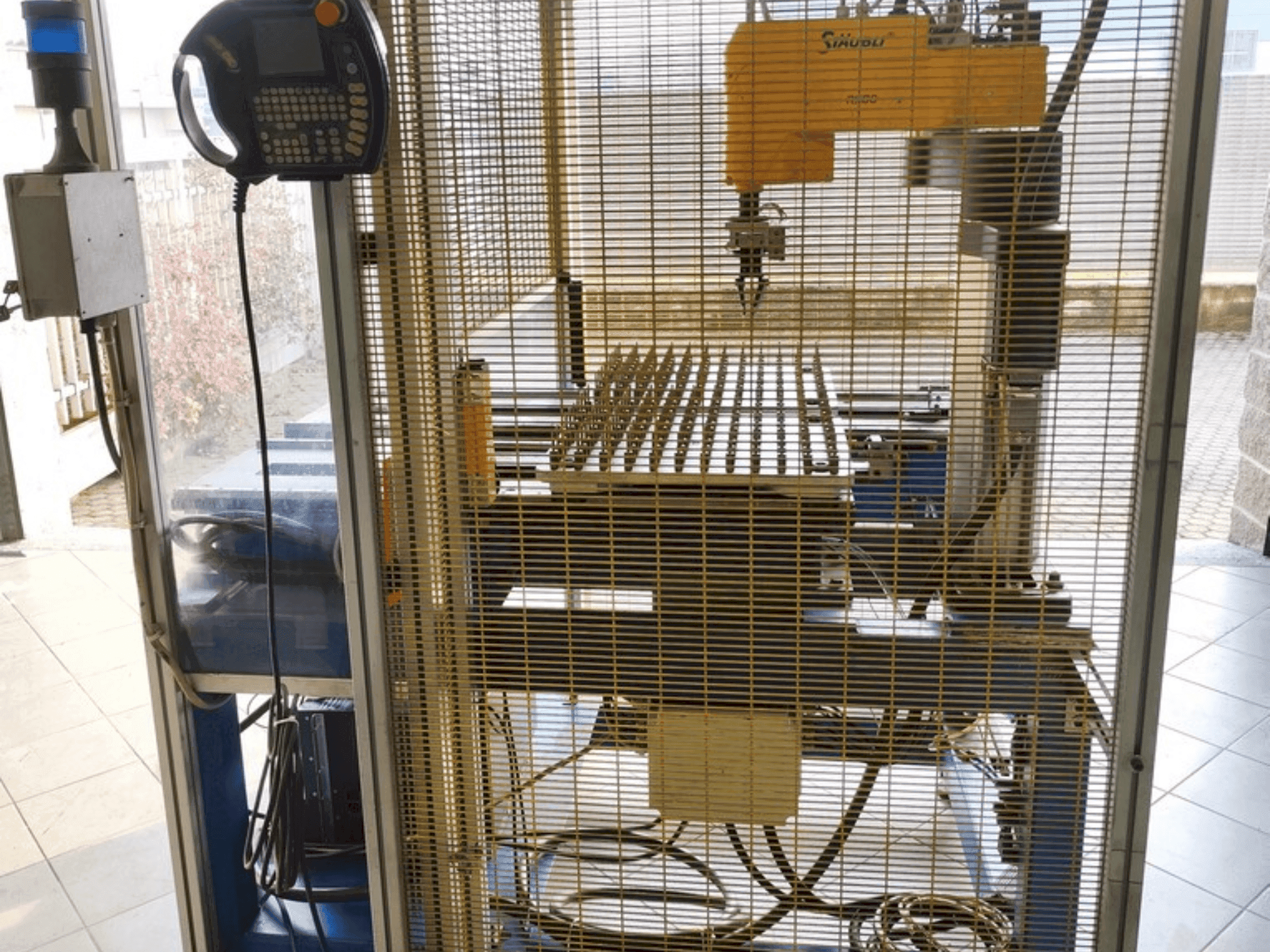 Mašīnas STAUBLI RS80 pretskats