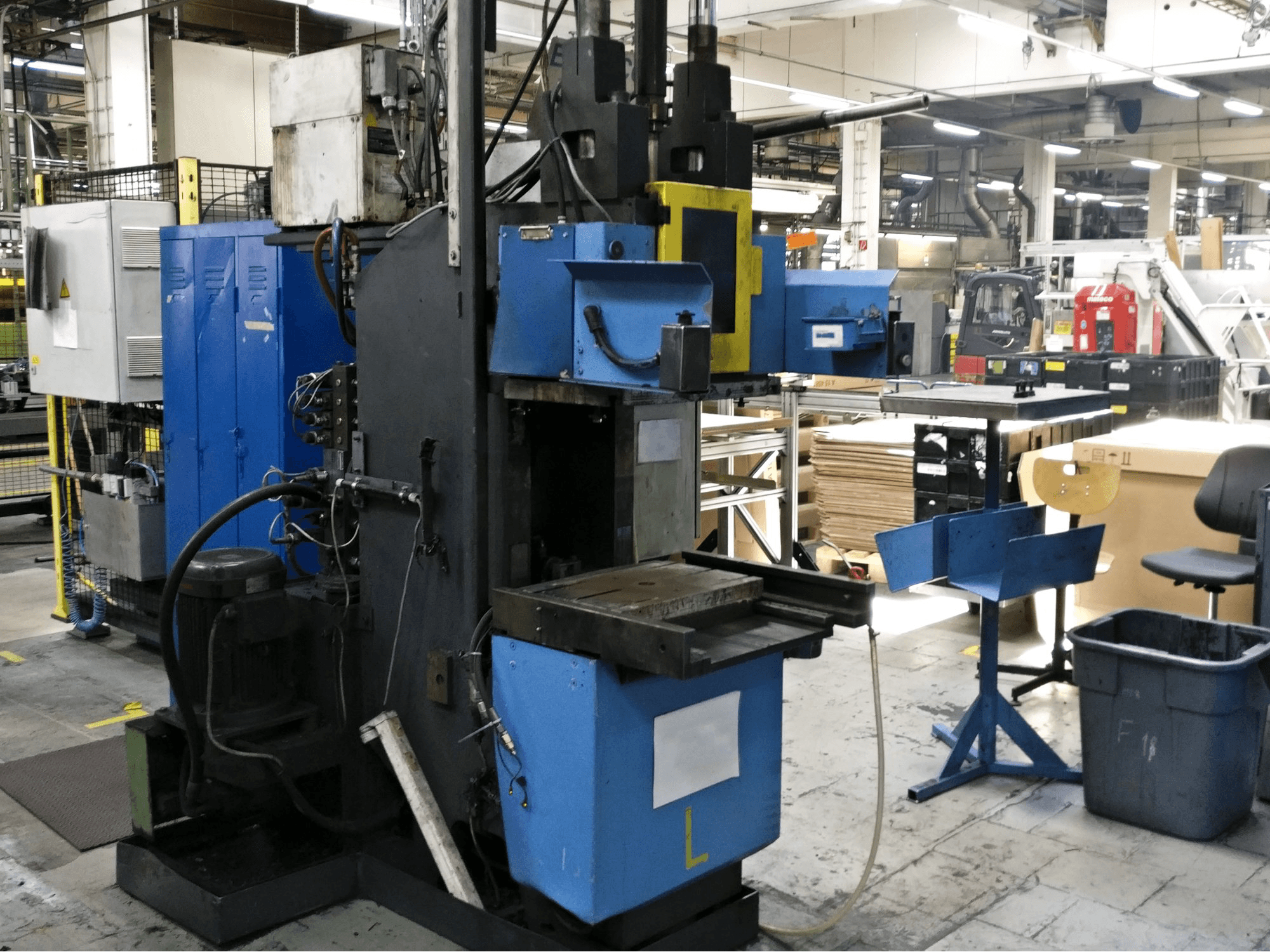 Mašīnas Kloeckner Desma 956.050 skats no kreisās puses