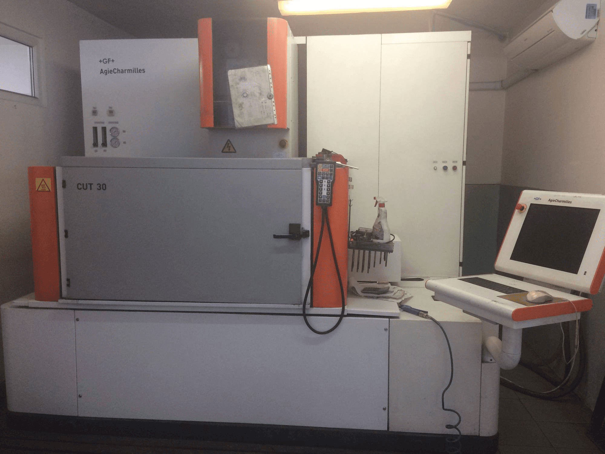 Mašīnas AgieCharmilles CUT 30P pretskats