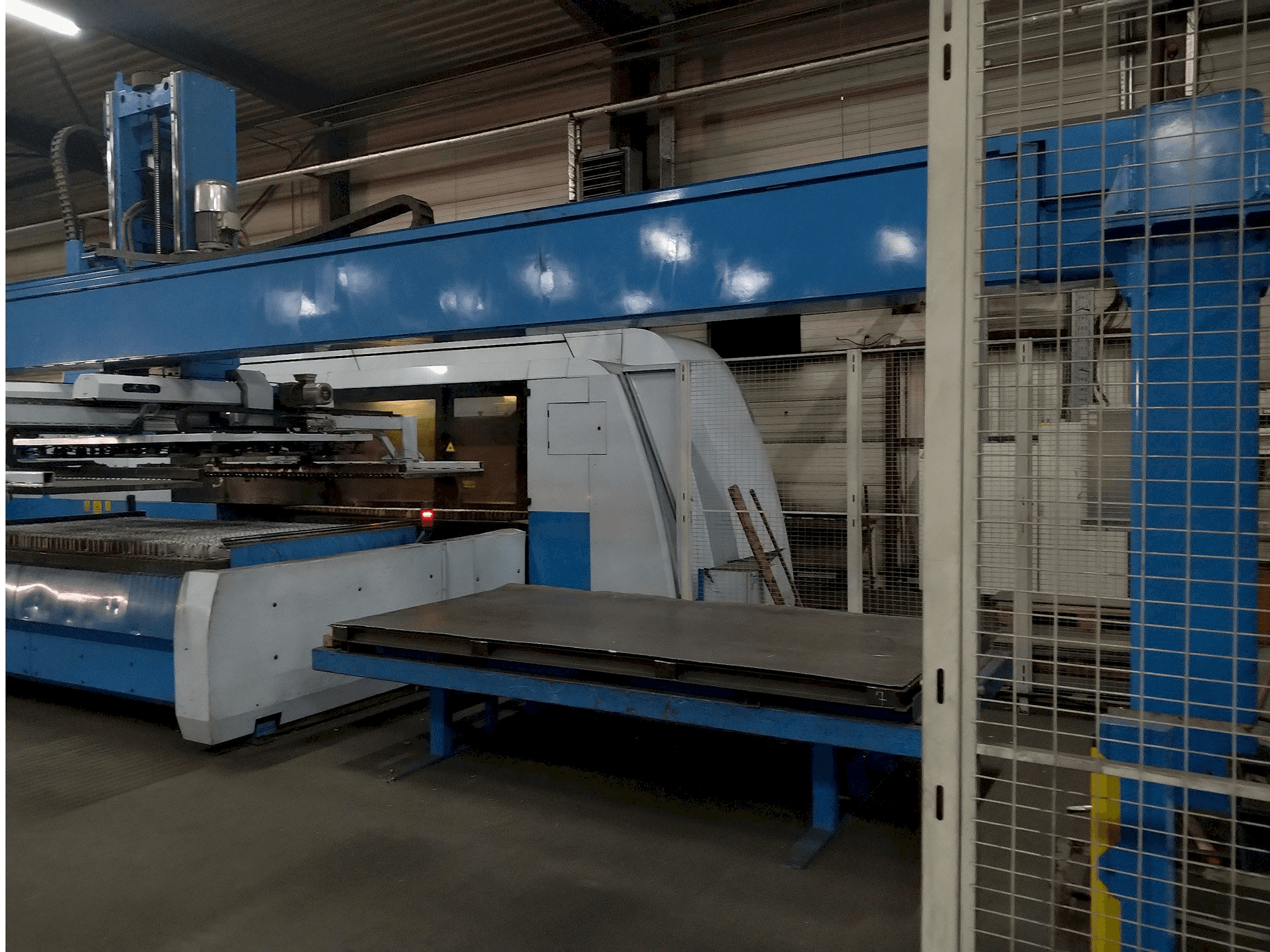 Mašīnas Finn-Power Laser L6-BL pretskats