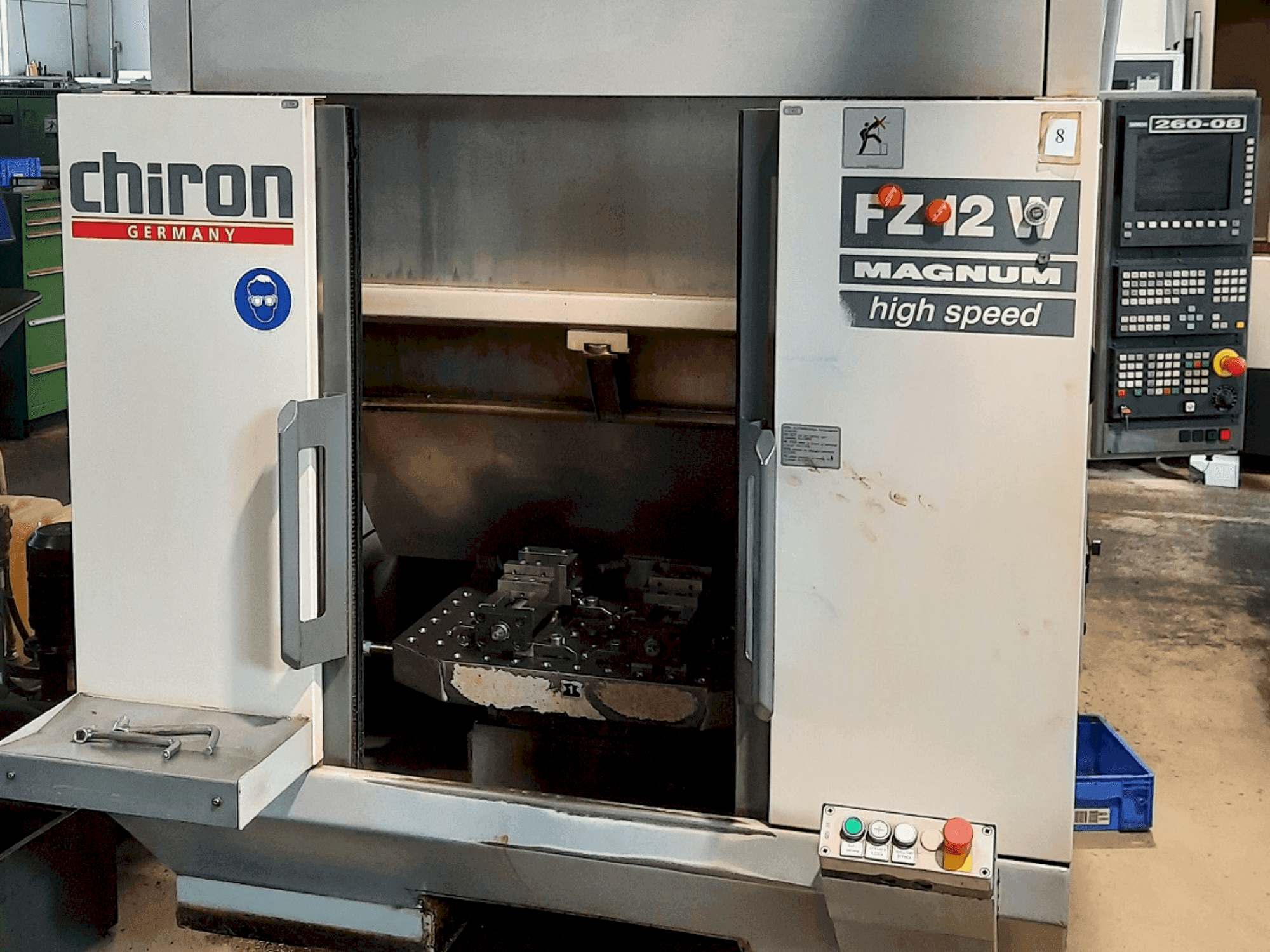 Mašīnas CHIRON FZ 12 W pretskats