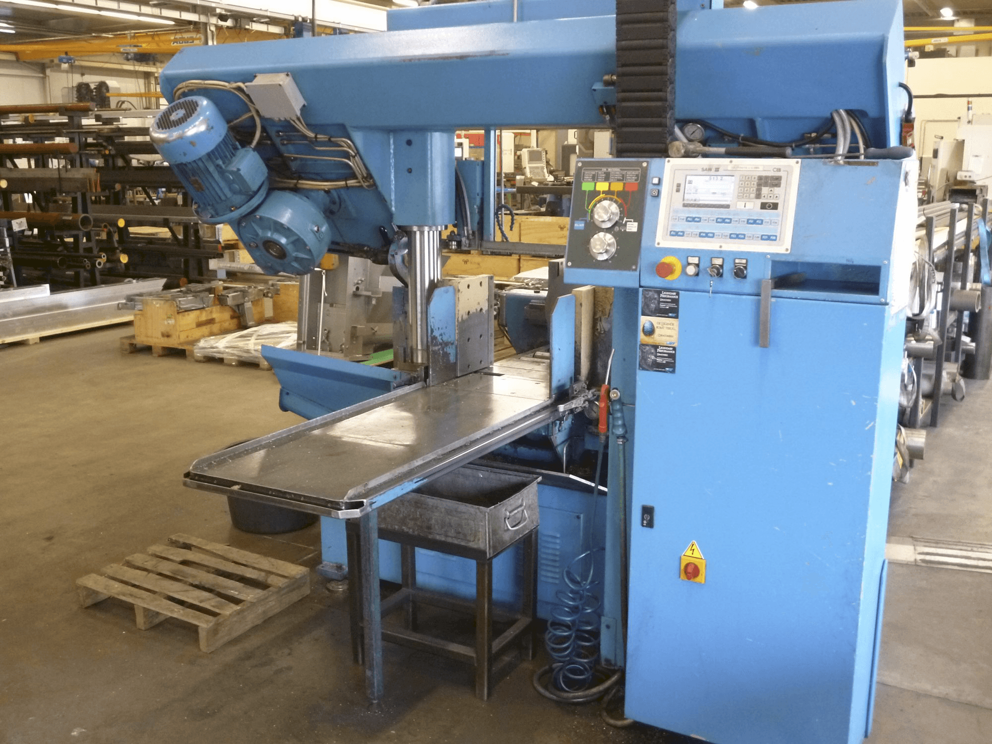 Mašīnas DoALL 450 pretskats