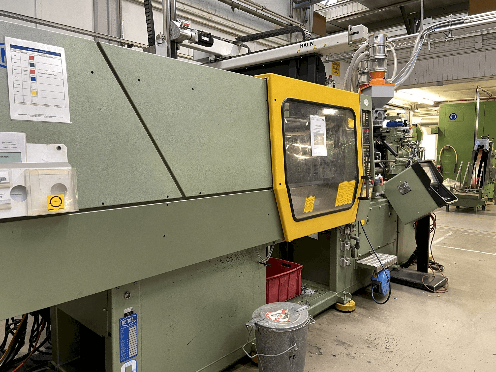 Mašīnas Netstal Synergy 1500K/460 pretskats