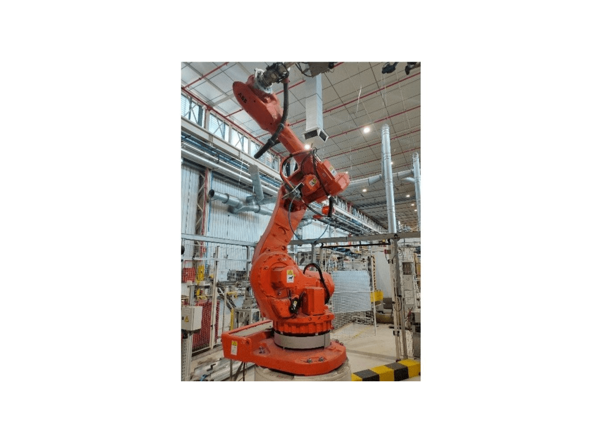 Mašīnas ABB IRB 6600-175/2.55 kreisās malas skats