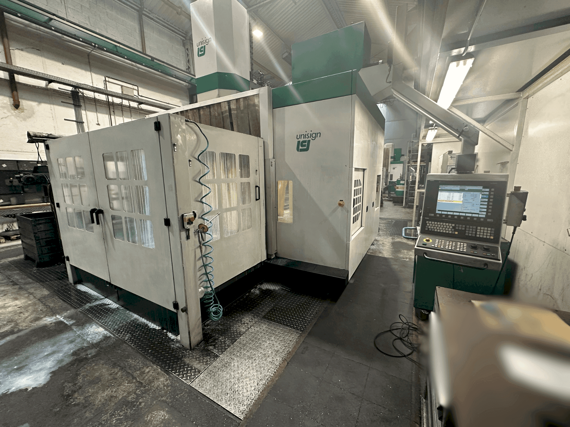 Mašīnas Unisign UNIPORT 6000 pretskats