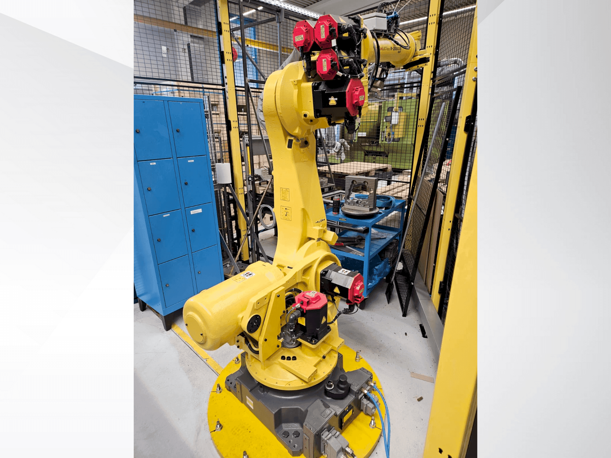 Mašīnas FANUC R2000iB/165F pretskats