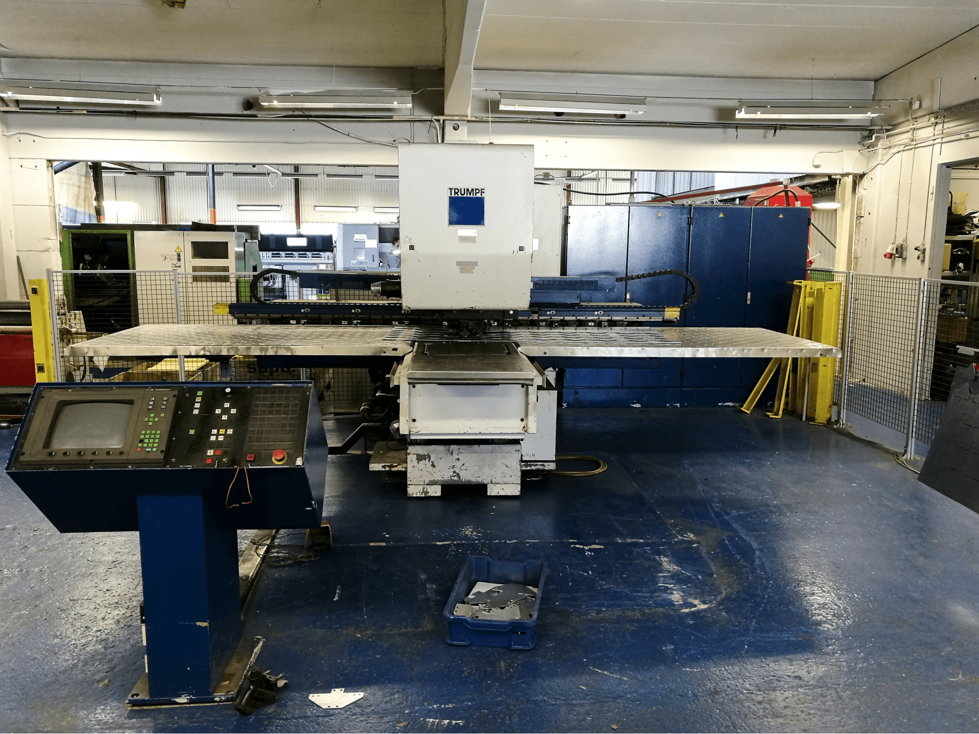 Mašīnas Trumpf Trumatic 260 Rotation skats no labās puses