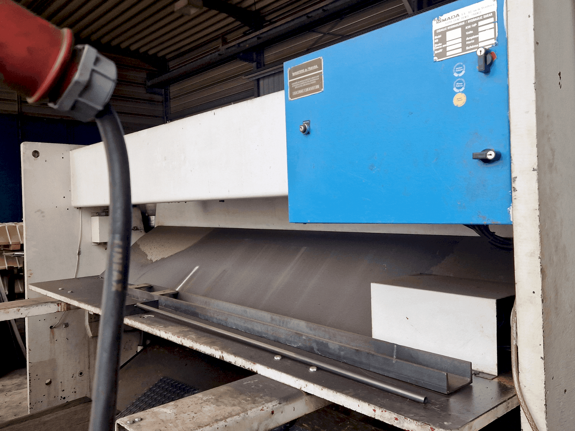 Mašīnas AMADA GPN1 30 pretskats