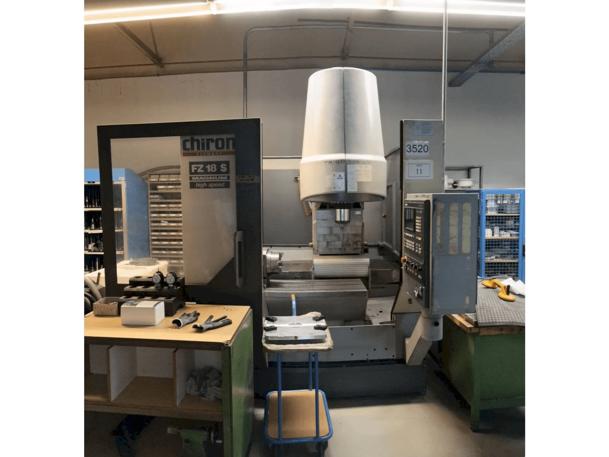 Mašīnas CHIRON FZ18 pretskats