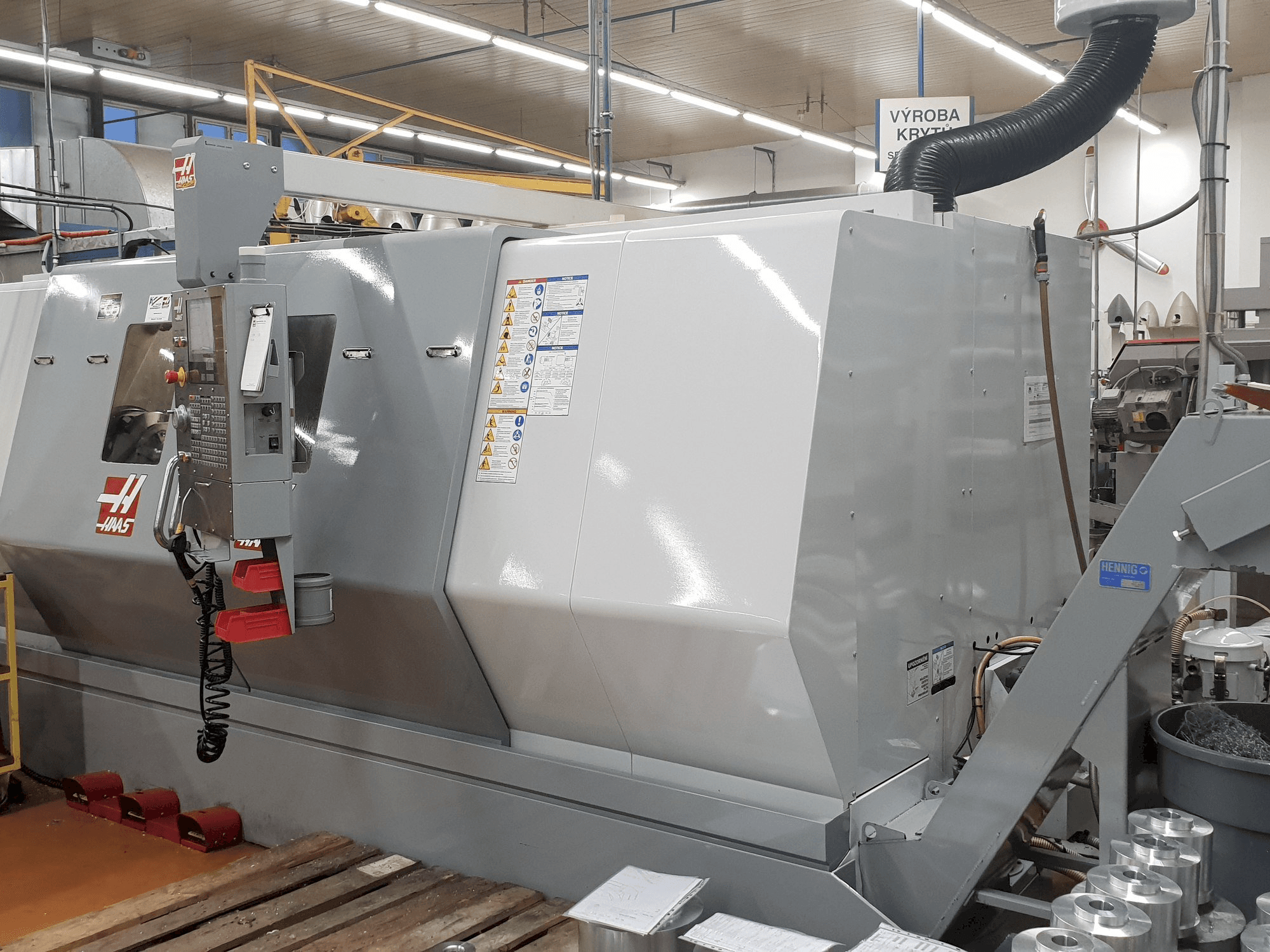 Mašīnas HAAS SL-40 skats no labās puses