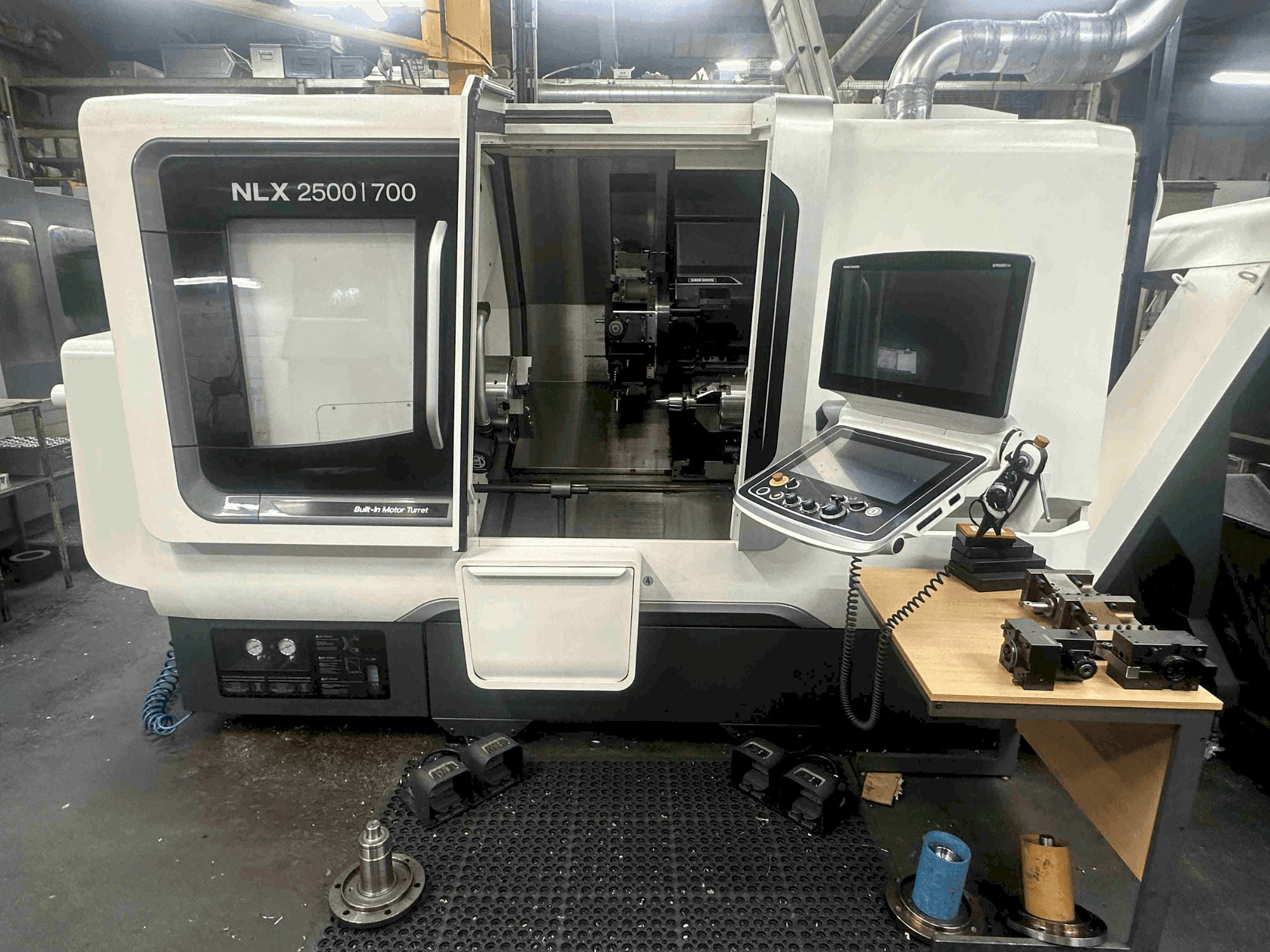 Mašīnas DMG MORI NLX2500SY/700 pretskats