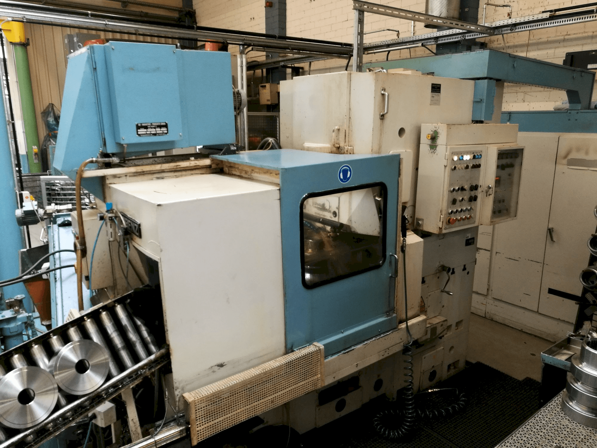 Mašīnas LORENZ LS 302 pretskats