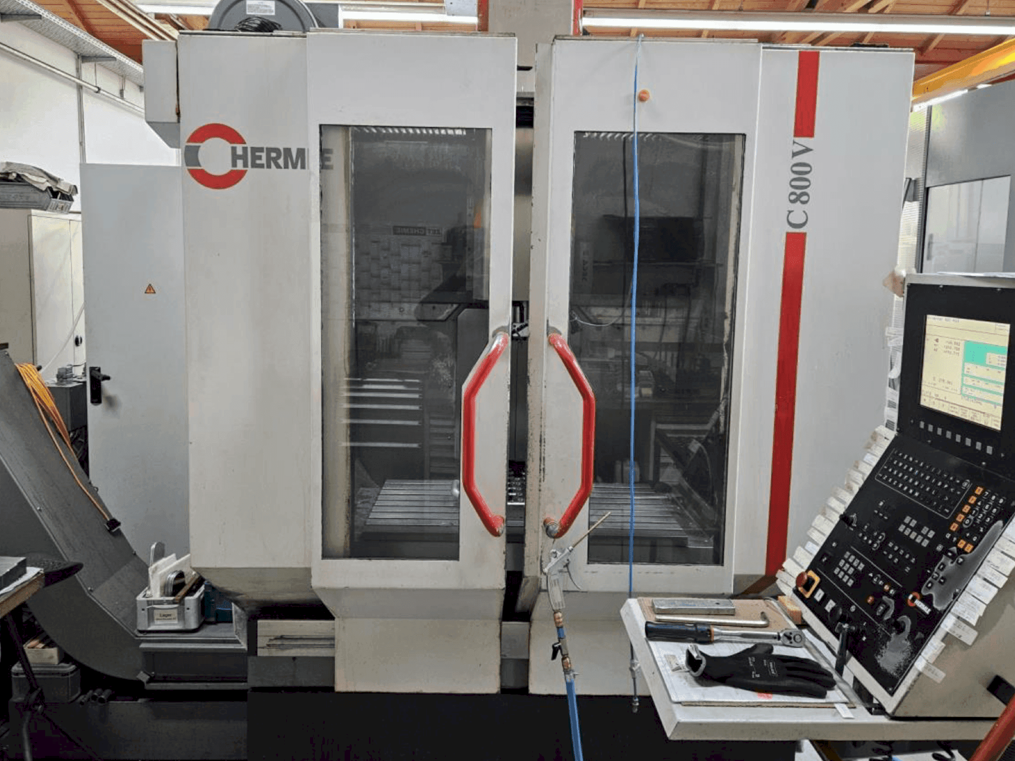 Mašīnas HERMLE C 800 V pretskats