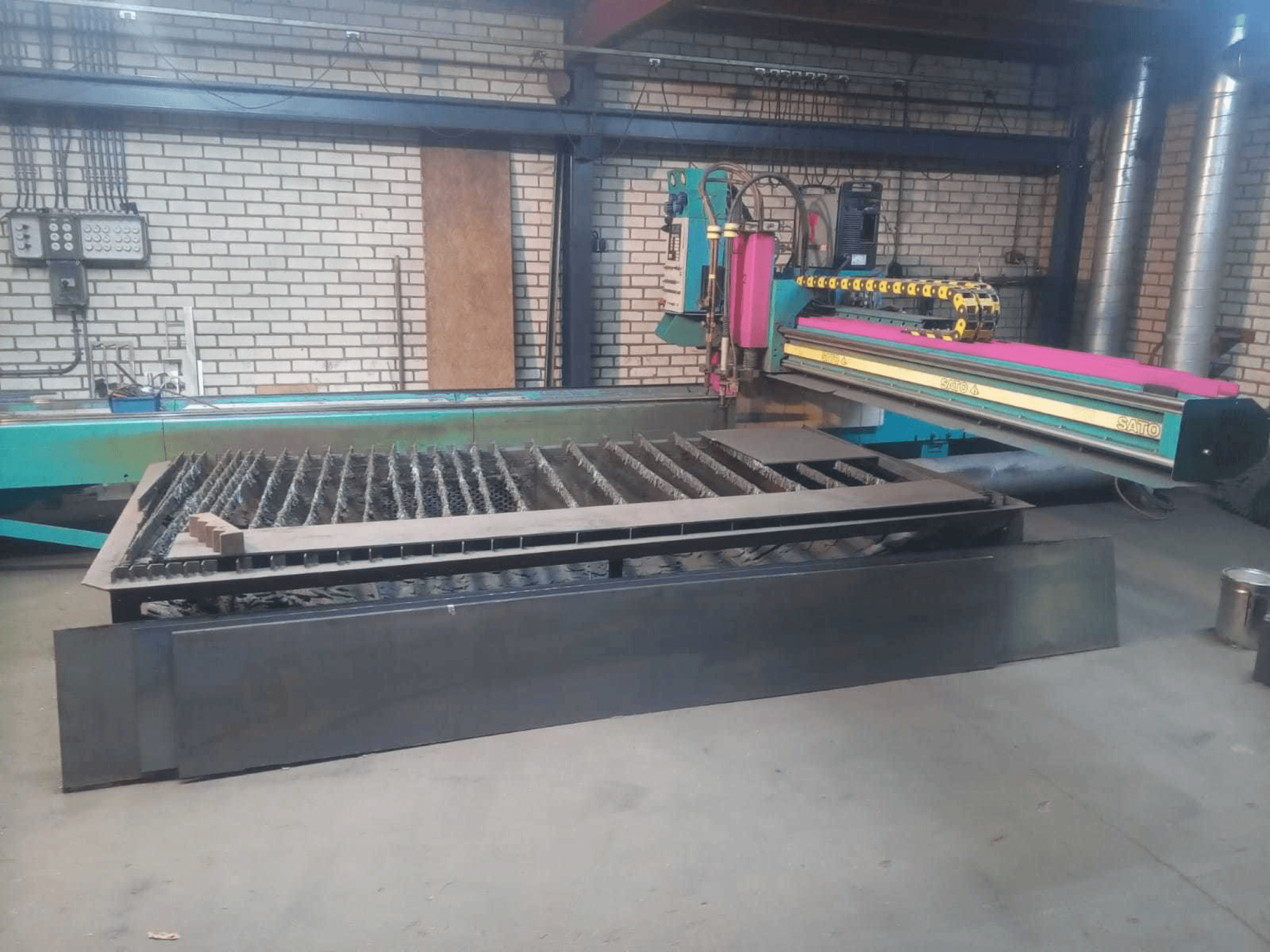 Mašīnas SATO SATRONIK C2500 pretskats