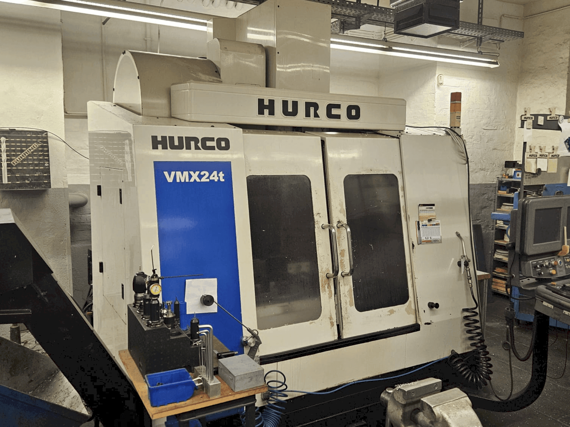Mašīnas Hurco VMX 24t pretskats