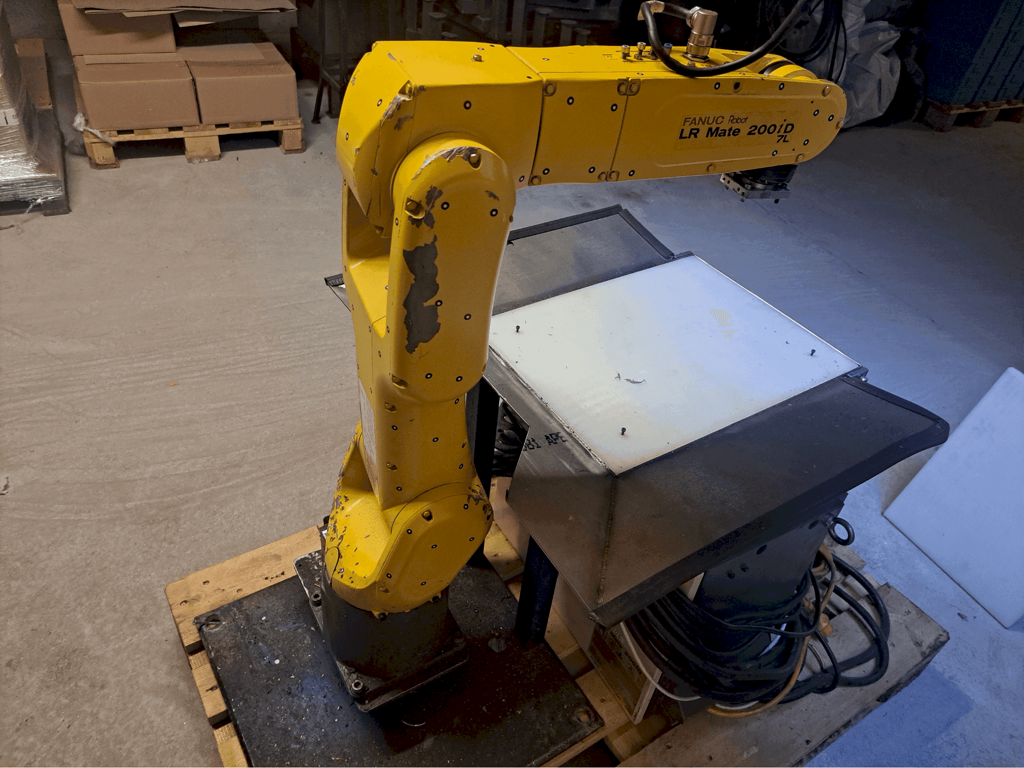 Mašīnas FANUC LR Mate 200iD/7L pretskats