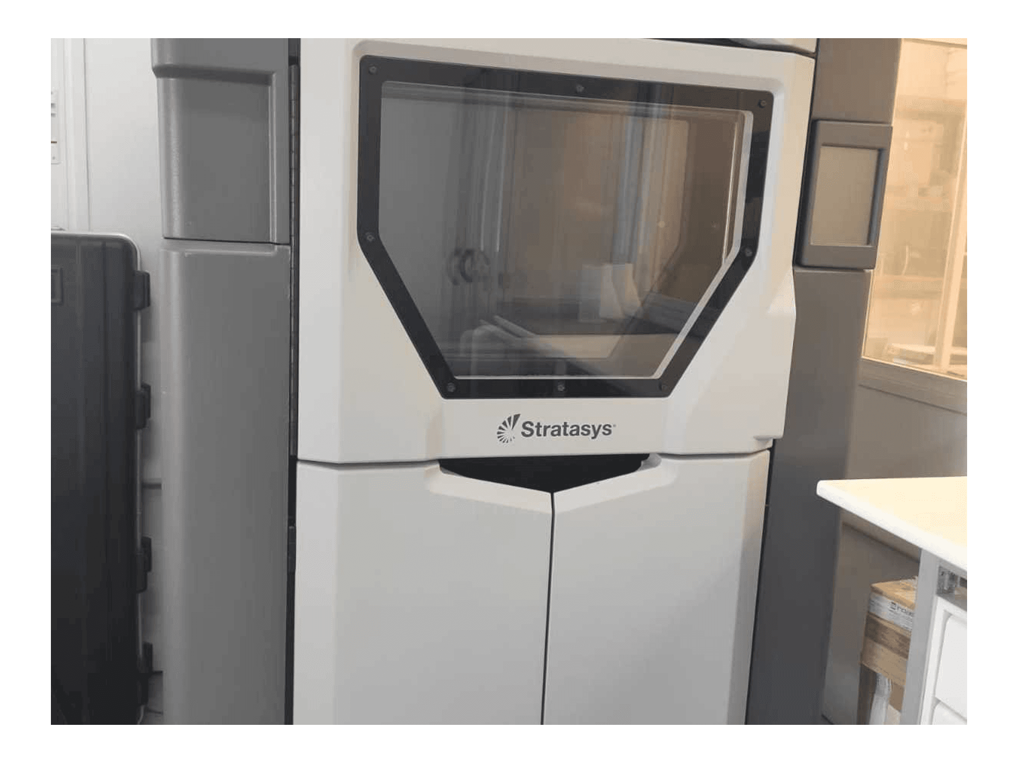 Mašīnas Stratasys Fortus 450MC pretskats