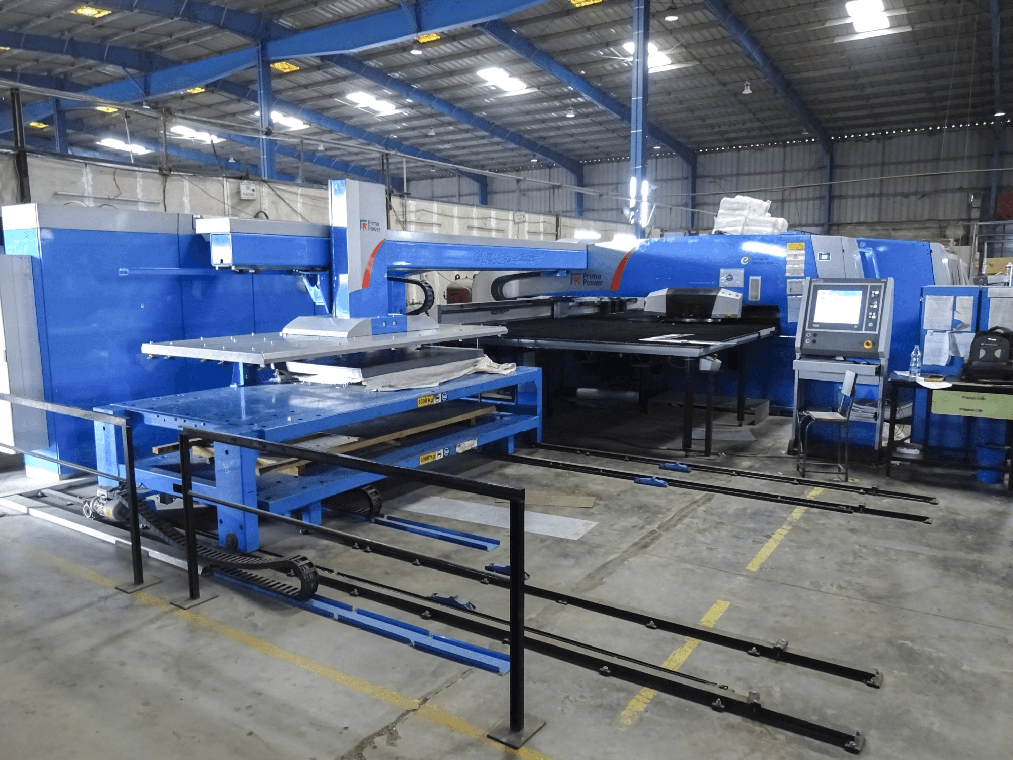 Mašīnas Prima Power skats Shear Genius e6 no labās puses