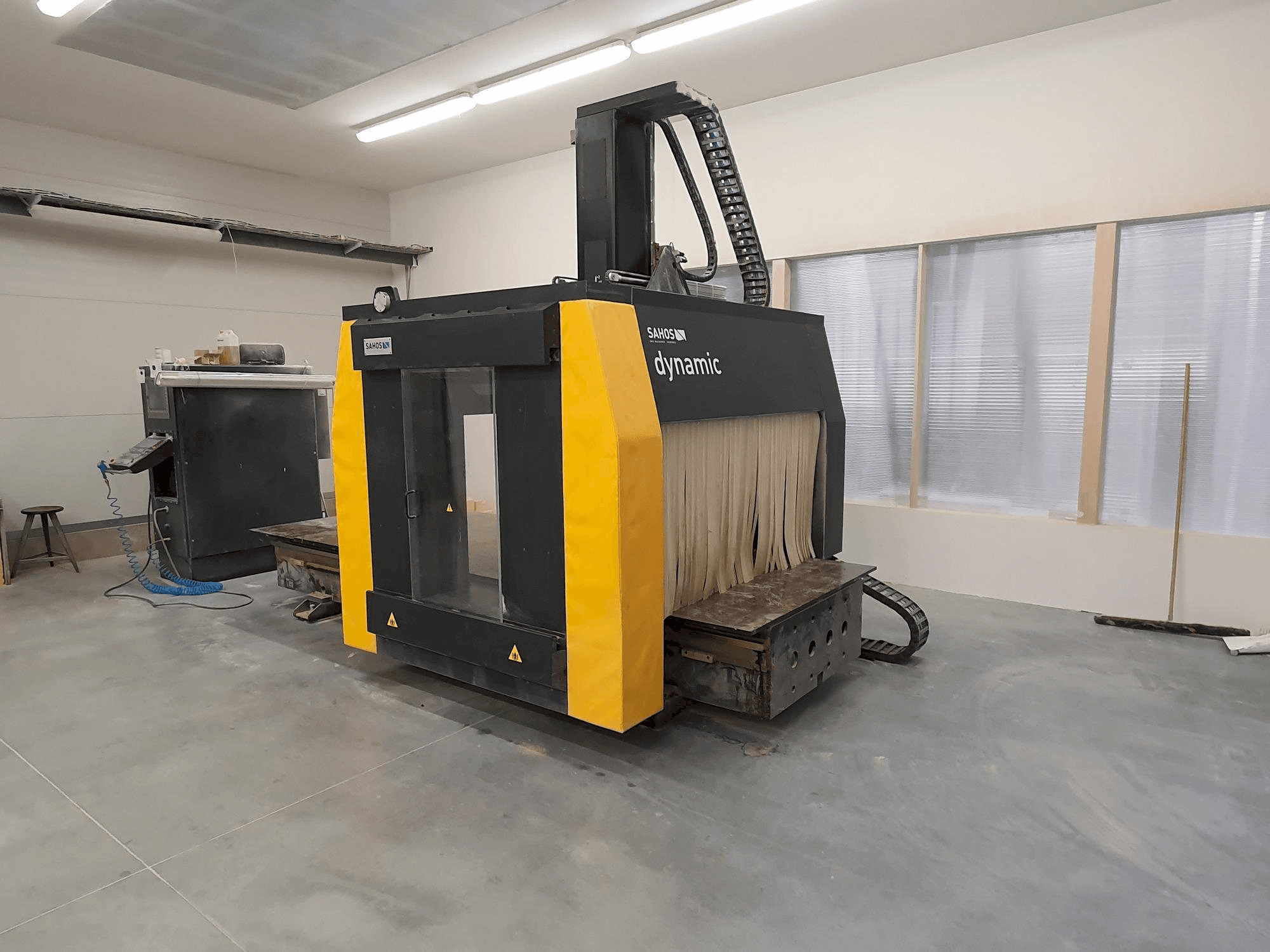 Mašīnas Sahos Dynamic FC 3000 CNC 5X pretskats