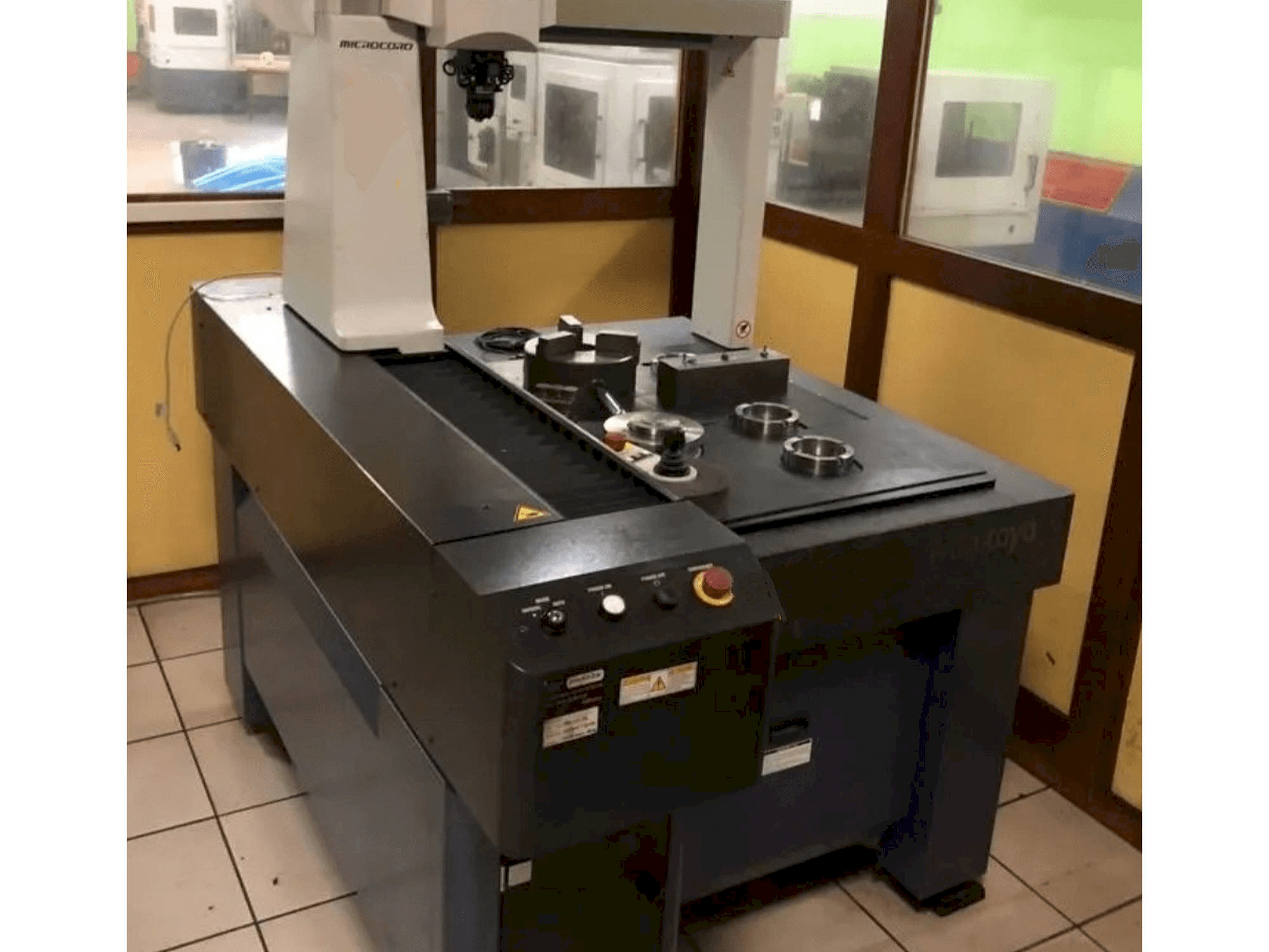 Mašīnas Mitutoyo CRYSTA-APEX S574 pretskats