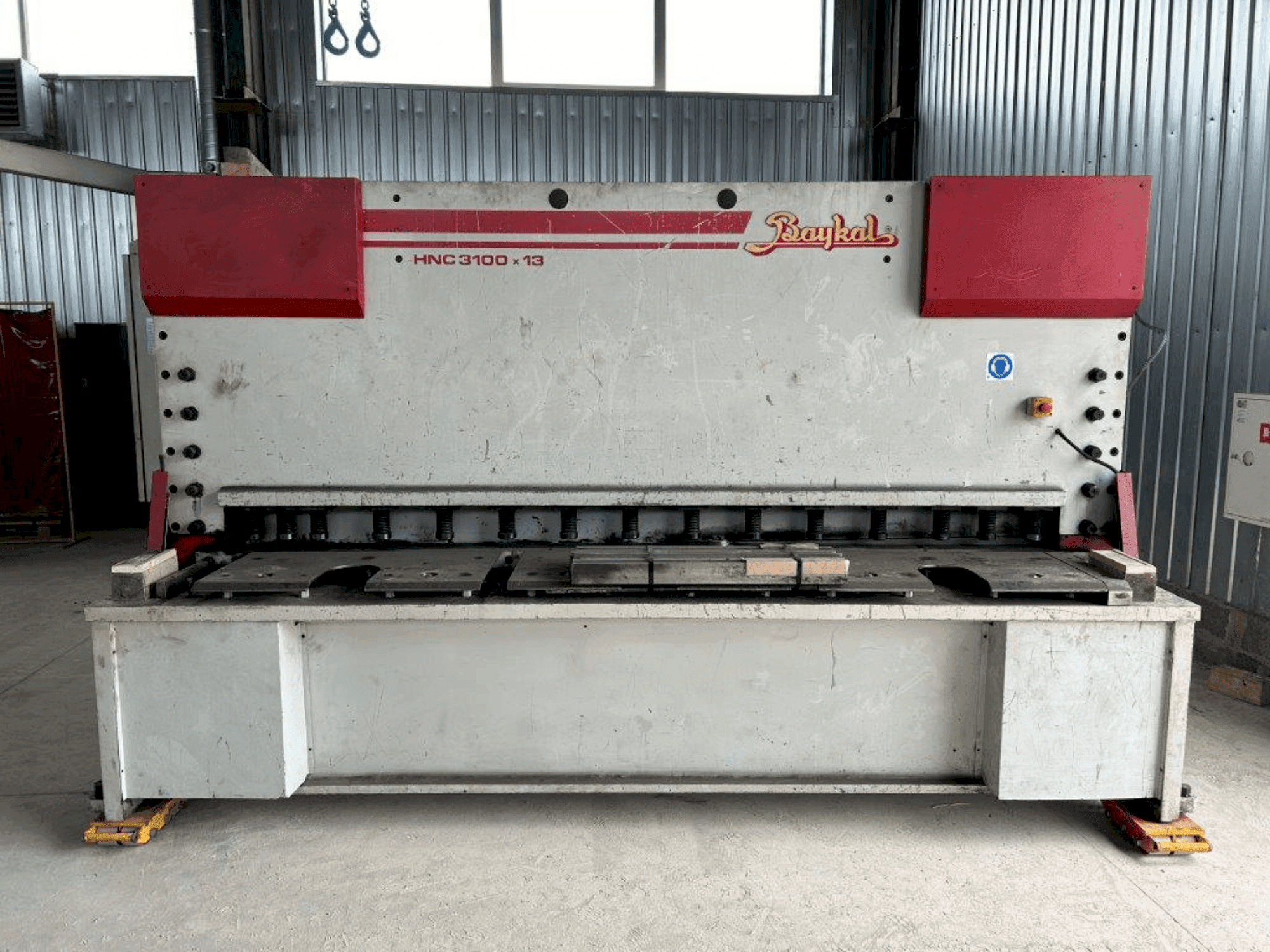 Mašīnas Baykal HNC 3100x13 pretskats