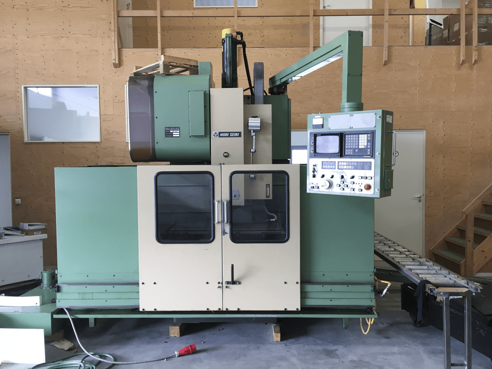 Mašīnas MORI SEIKI MV-45/40 pretskats