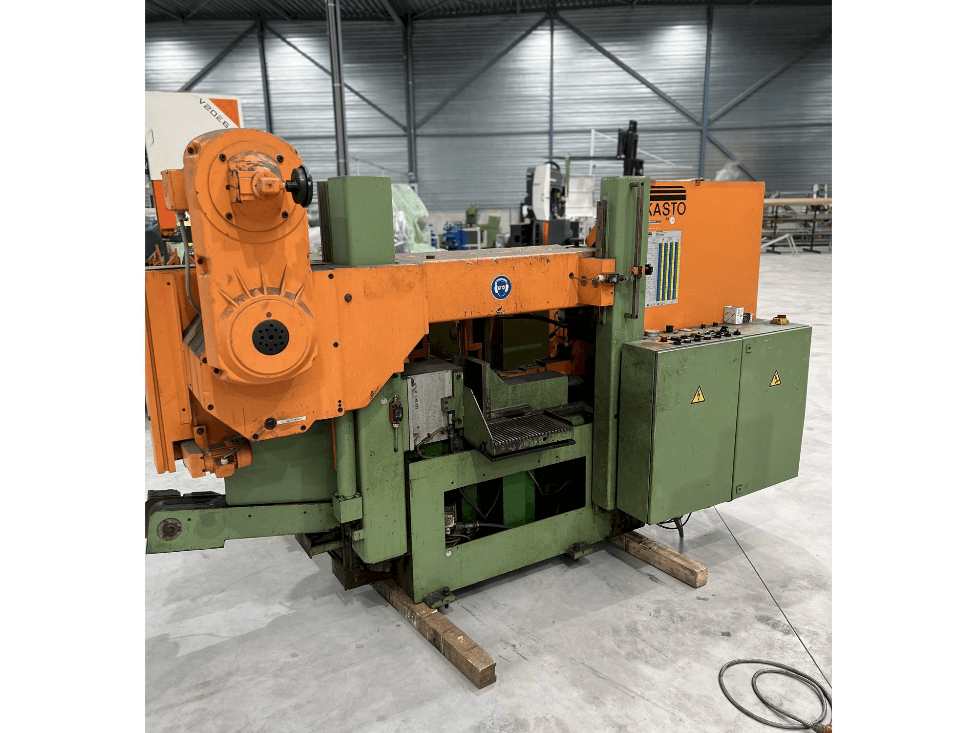 Mašīnas KASTO HBA 360 AU pretskats