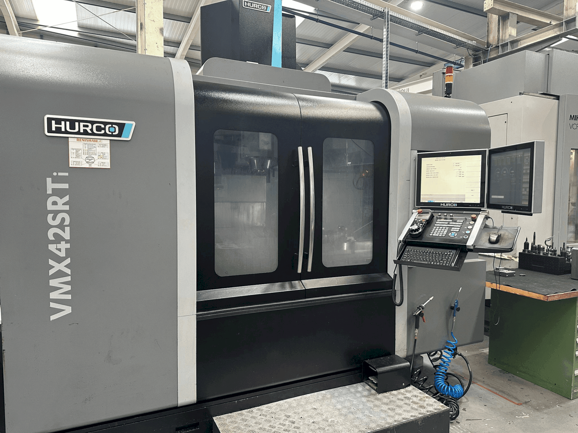 Mašīnas Hurco VMX 42 SRTi pretskats