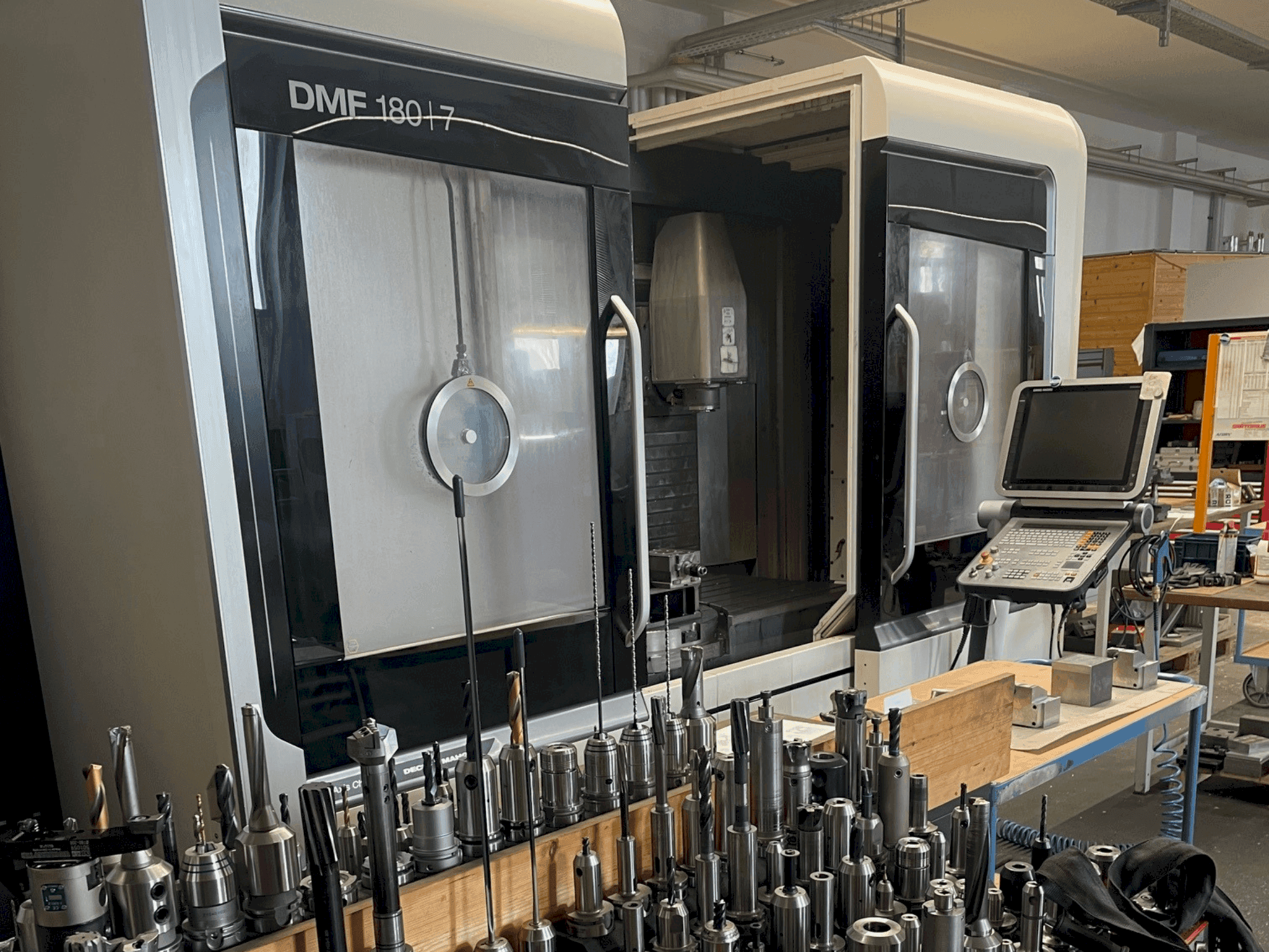 Mašīnas DMG MORI DMF 180/7 pretskats