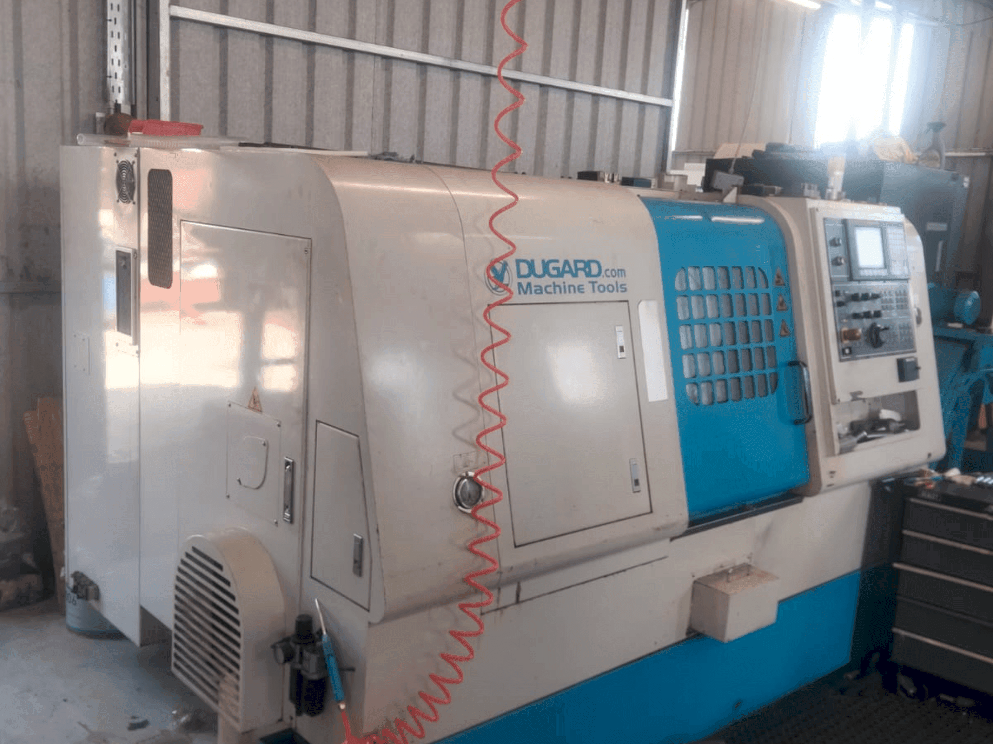 Mašīnas Dugard Eagle 200 pretskats