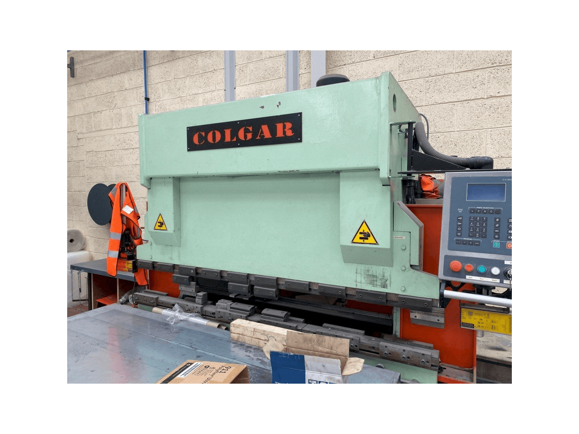 Mašīnas Colgar PI 316/21 pretskats