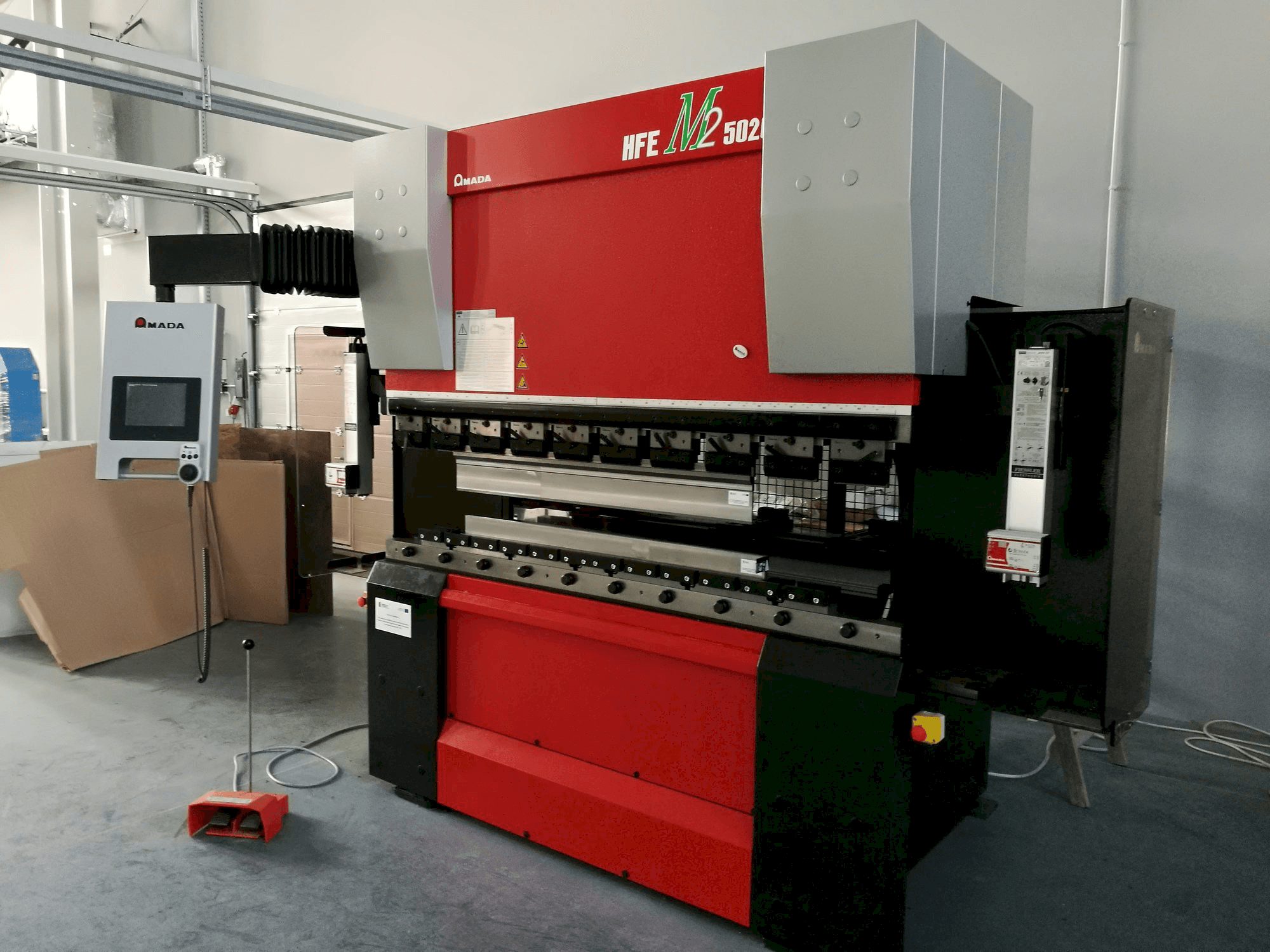 Mašīnas AMADA HFE M2 5020 pretskats