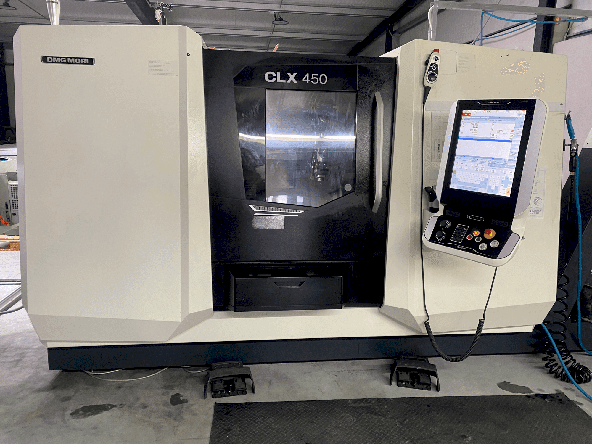 Mašīnas DMG MORI CLX 450 V6 pretskats