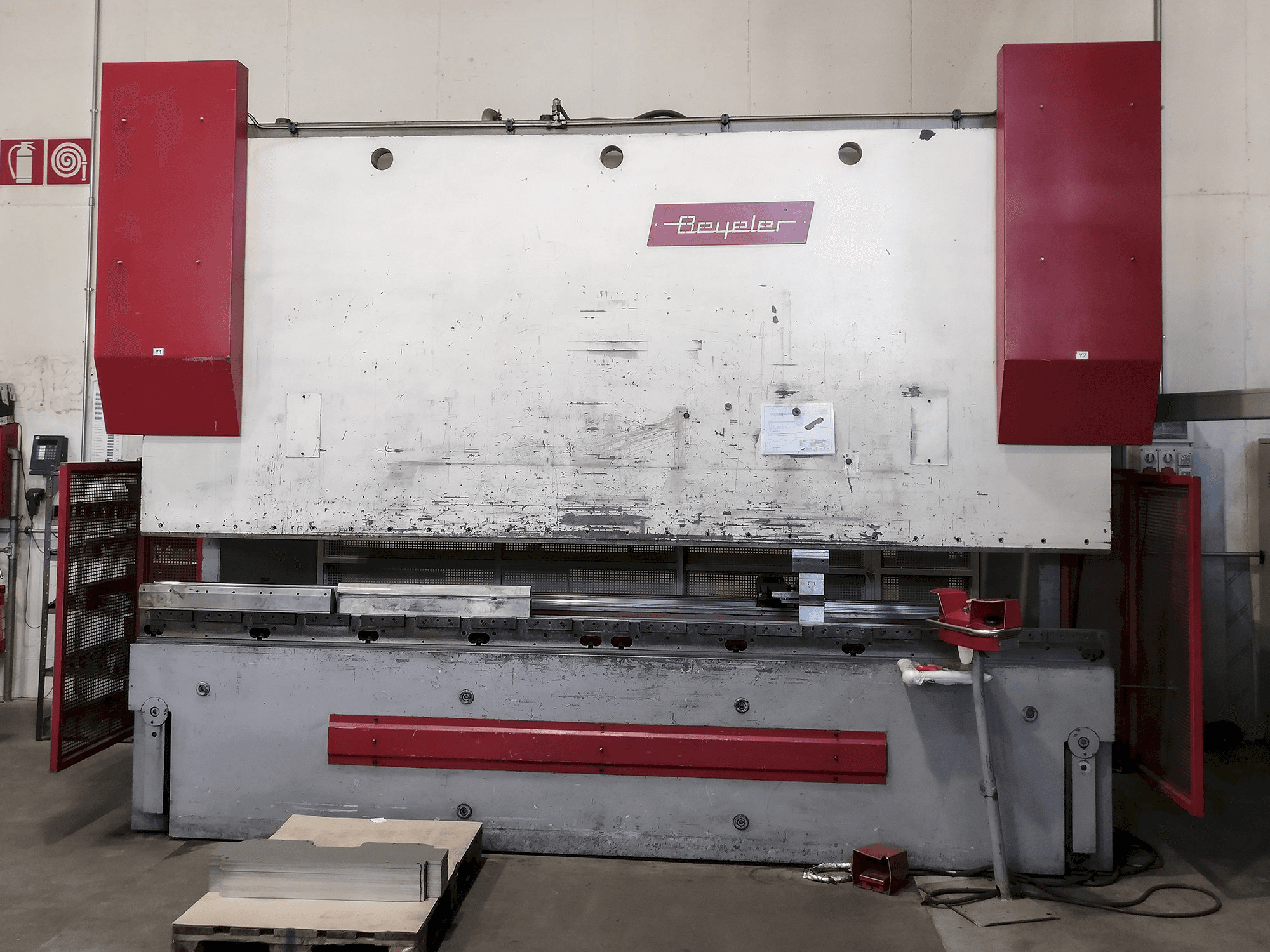 Mašīnas BEYELER PR6 pretskats