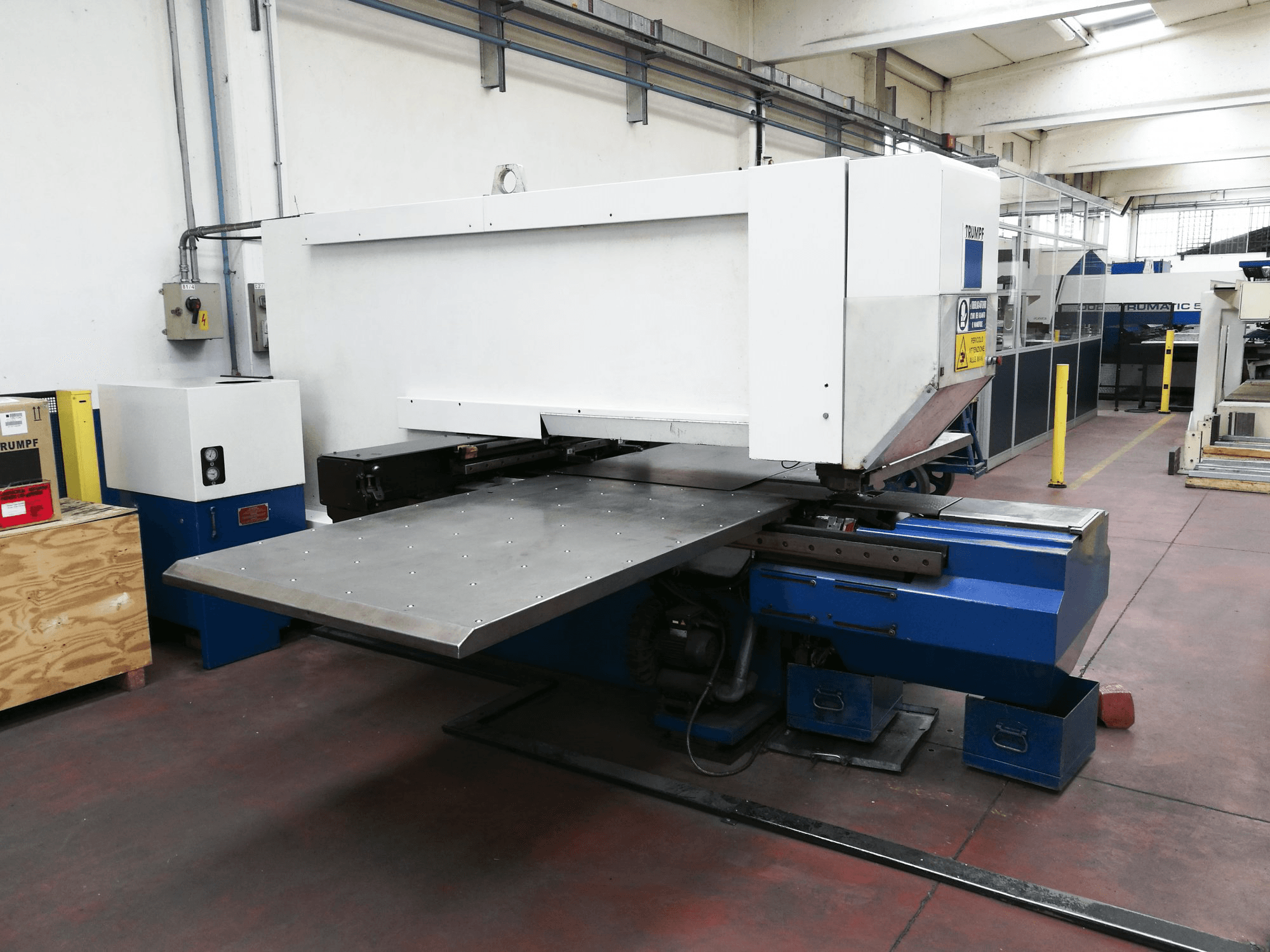 Mašīnas Trumpf Trumatic 240 skats no kreisās puses