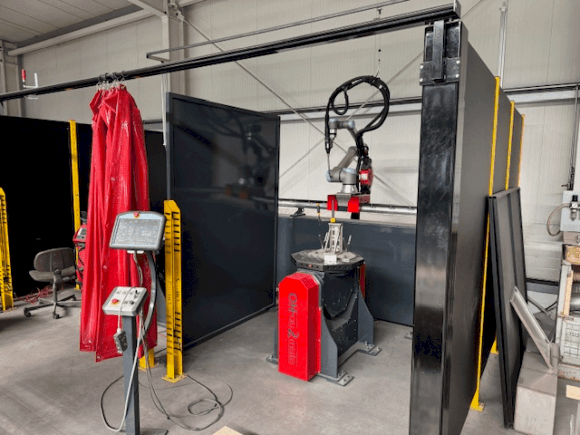 Mašīnas FRONIUS UR10 Roboter e-Series pretskats