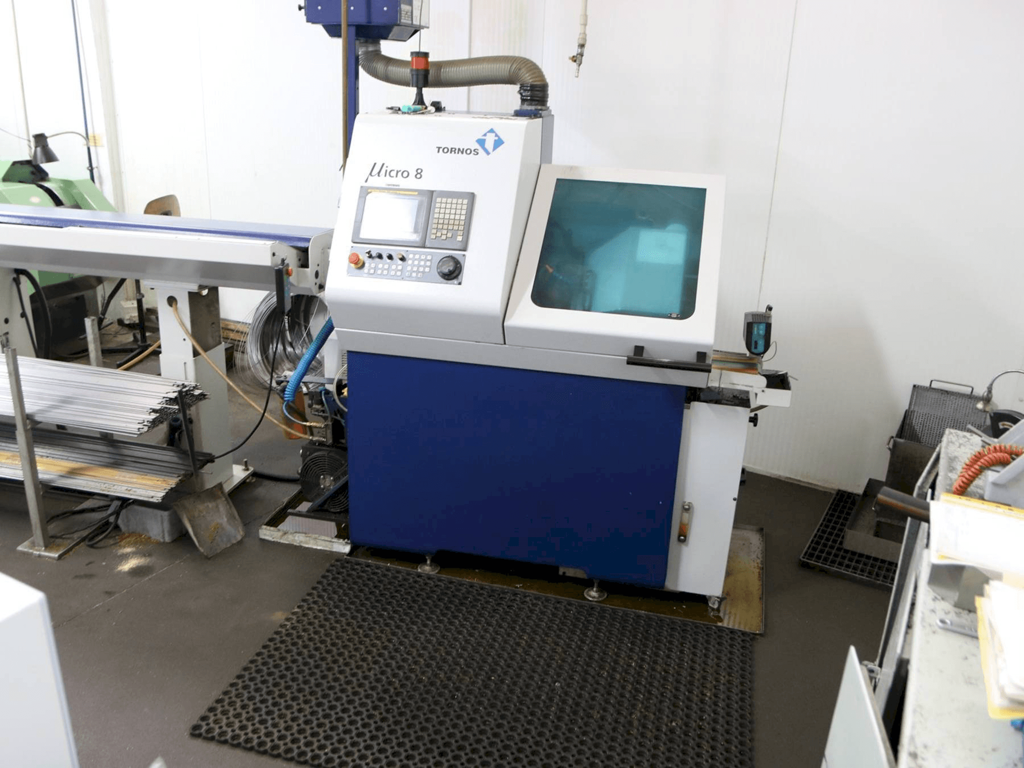 Mašīnas Tornos Micro 8 pretskats