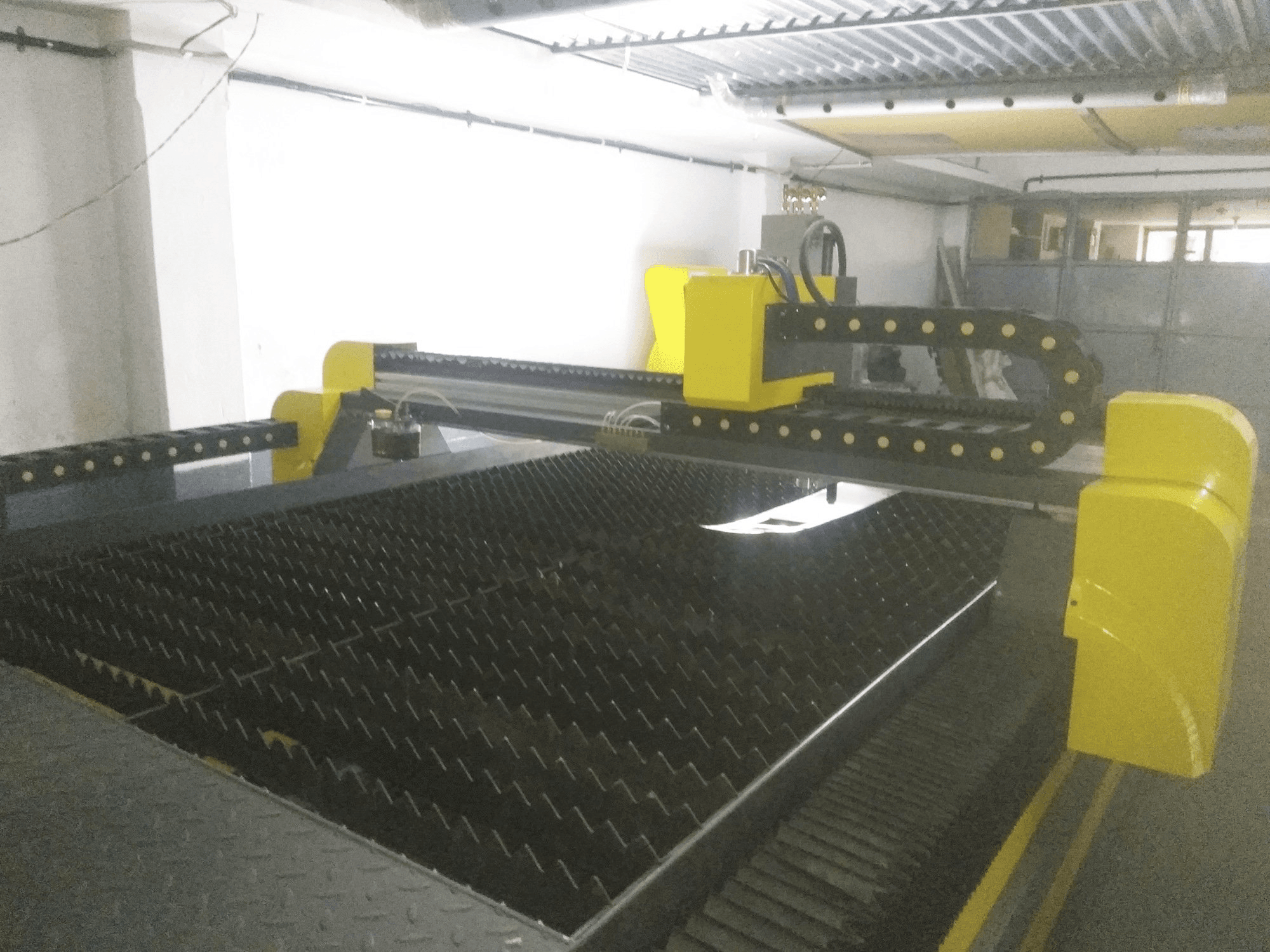 Mašīnas Hypertherm skats INTECUT-HT no labās puses