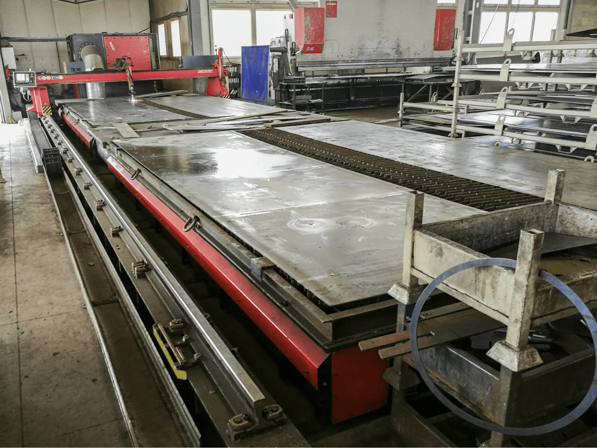 Mašīnas KOIKE DELTATEC skats no kreisās puses