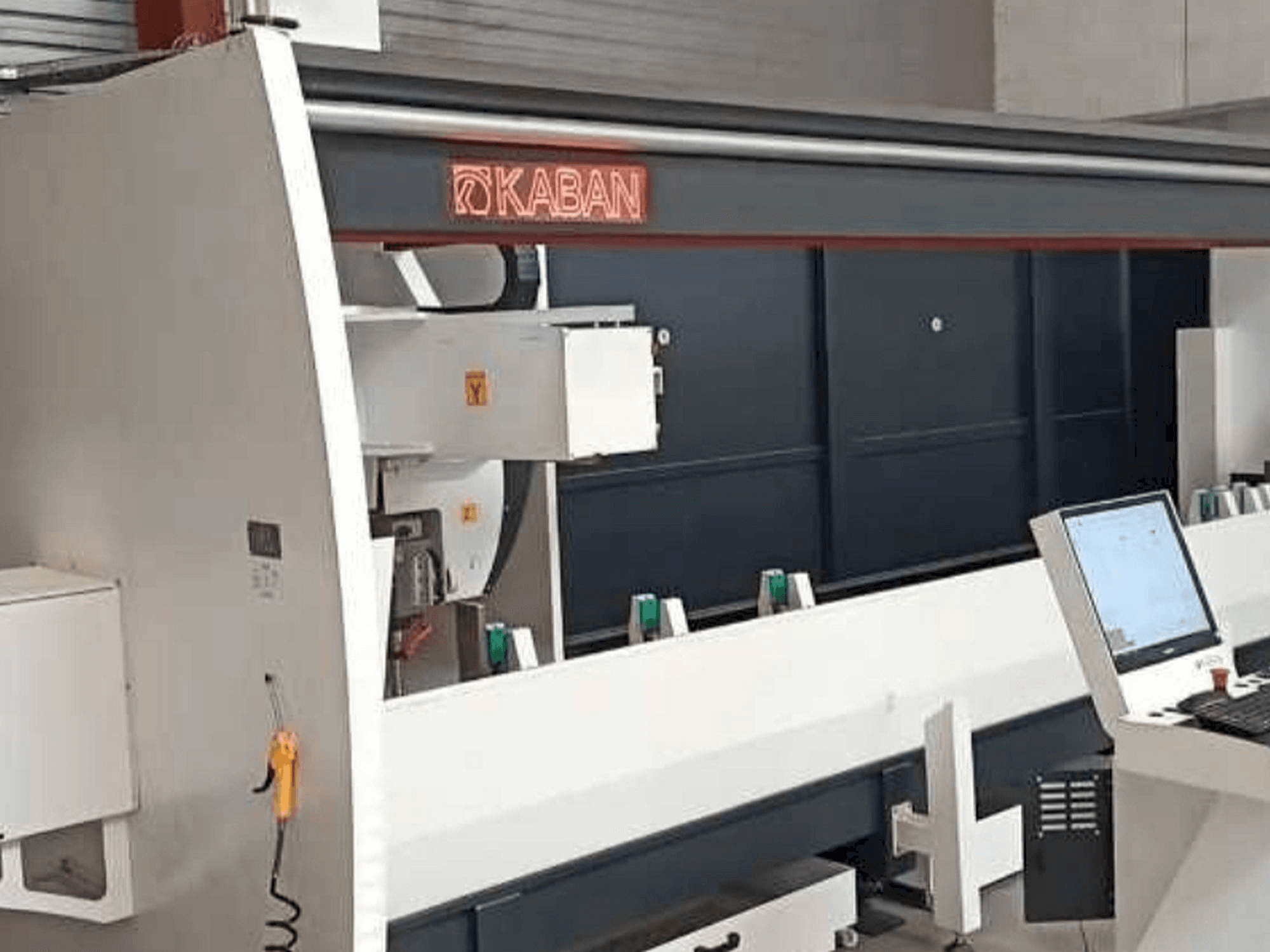 Mašīnas KABAN ZC4035 pretskats
