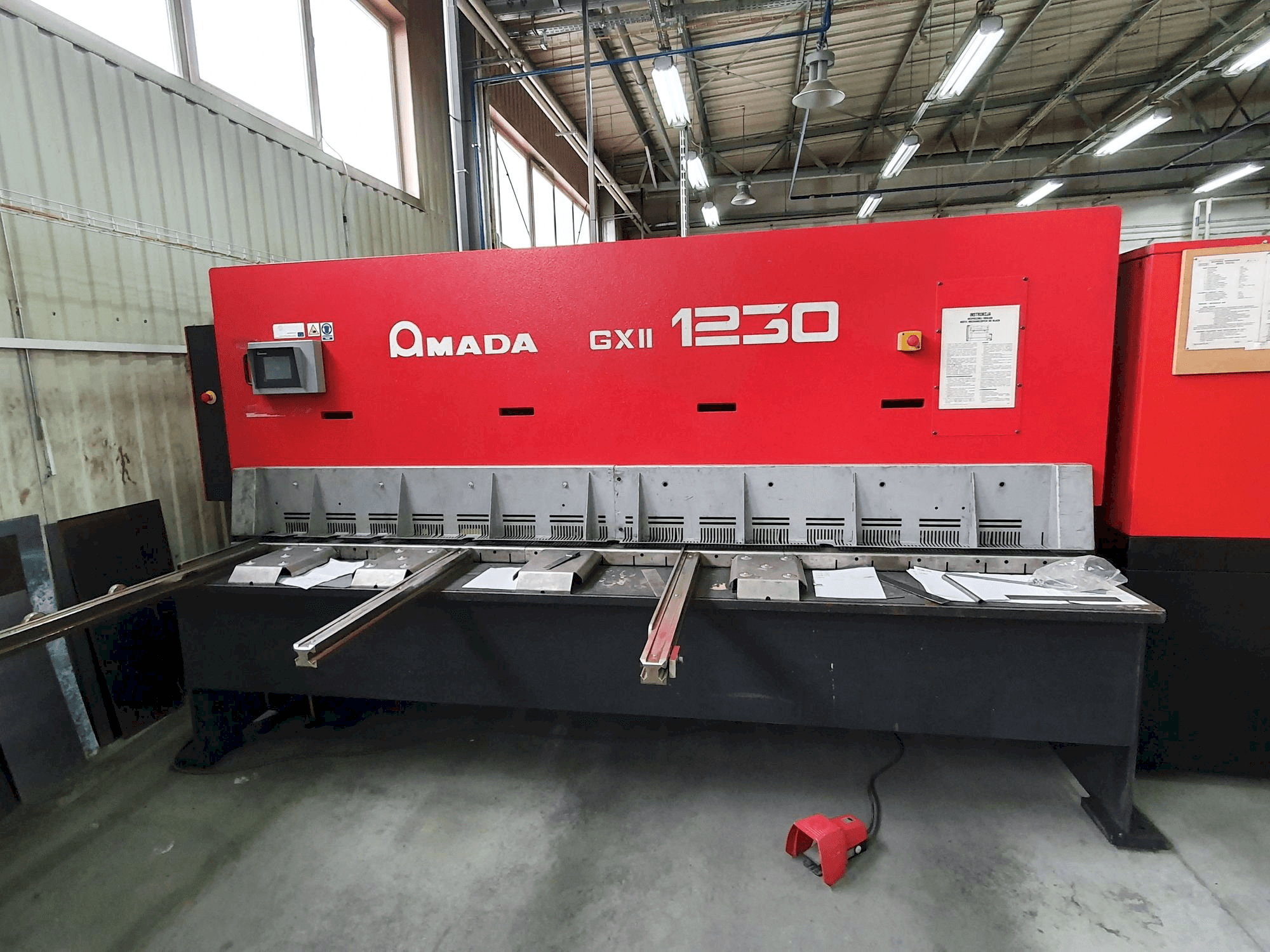 Mašīnas AMADA GX II 1230 pretskats