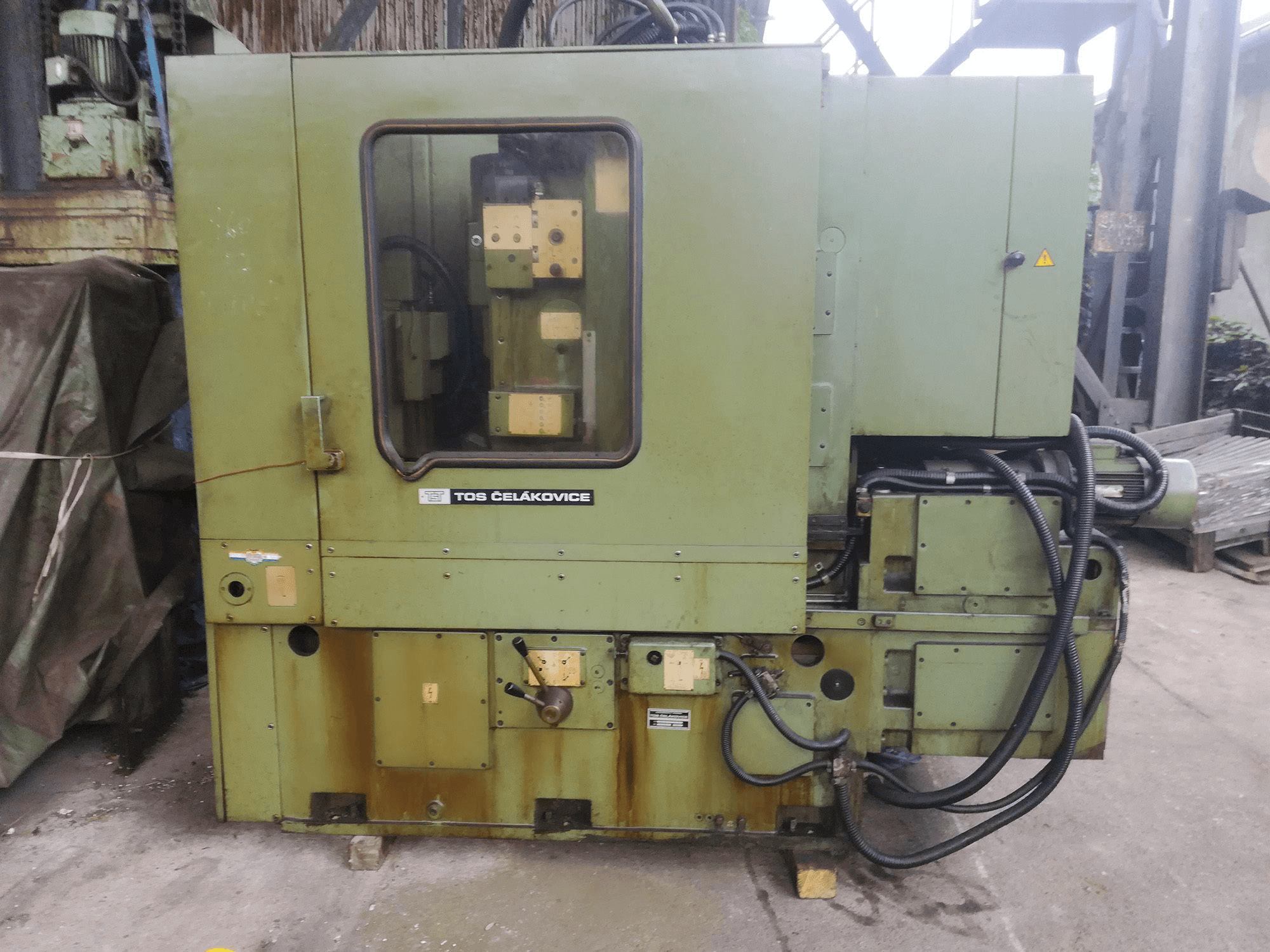 Mašīnas TOS OHA 16B pretskats