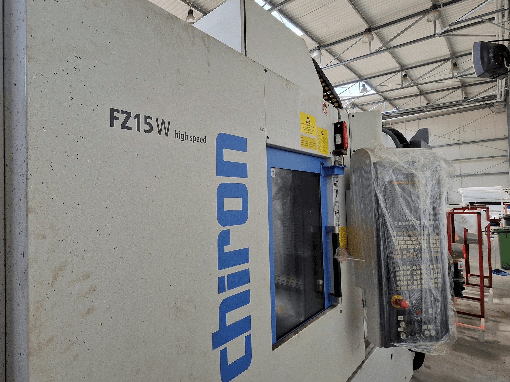 Mašīnas CHIRON FZ15 W HS kreisās malas skats