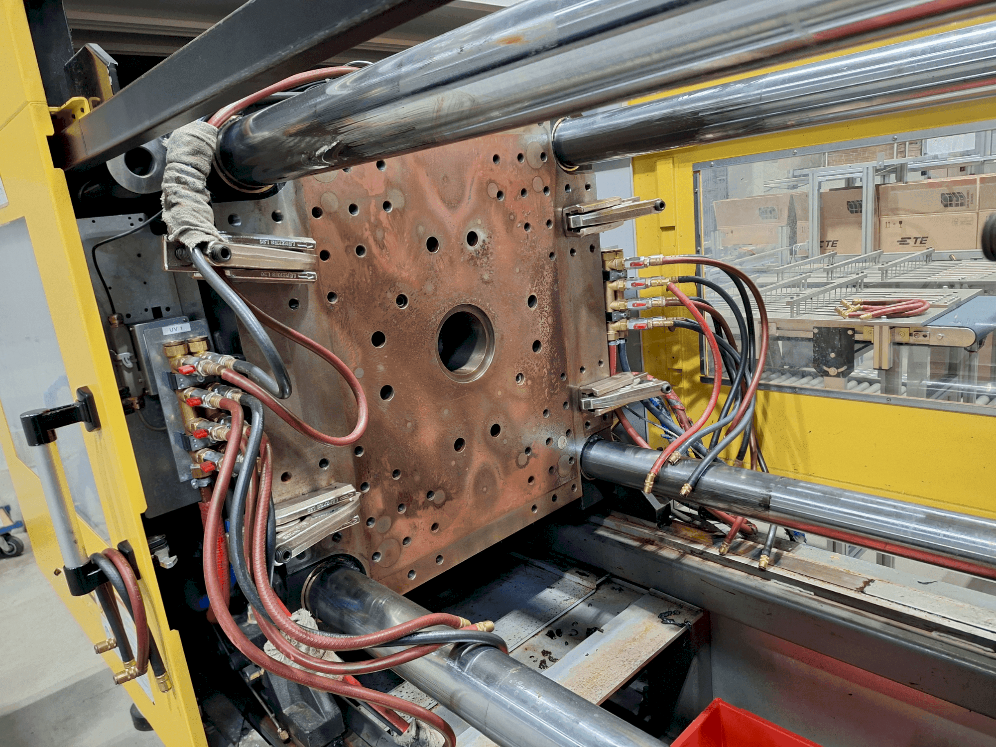 Mašīnas FANUC Roboshot S220iA pretskats