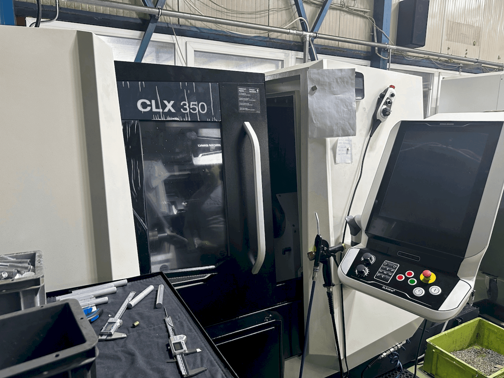 Mašīnas DMG MORI CLX 350 V6 pretskats