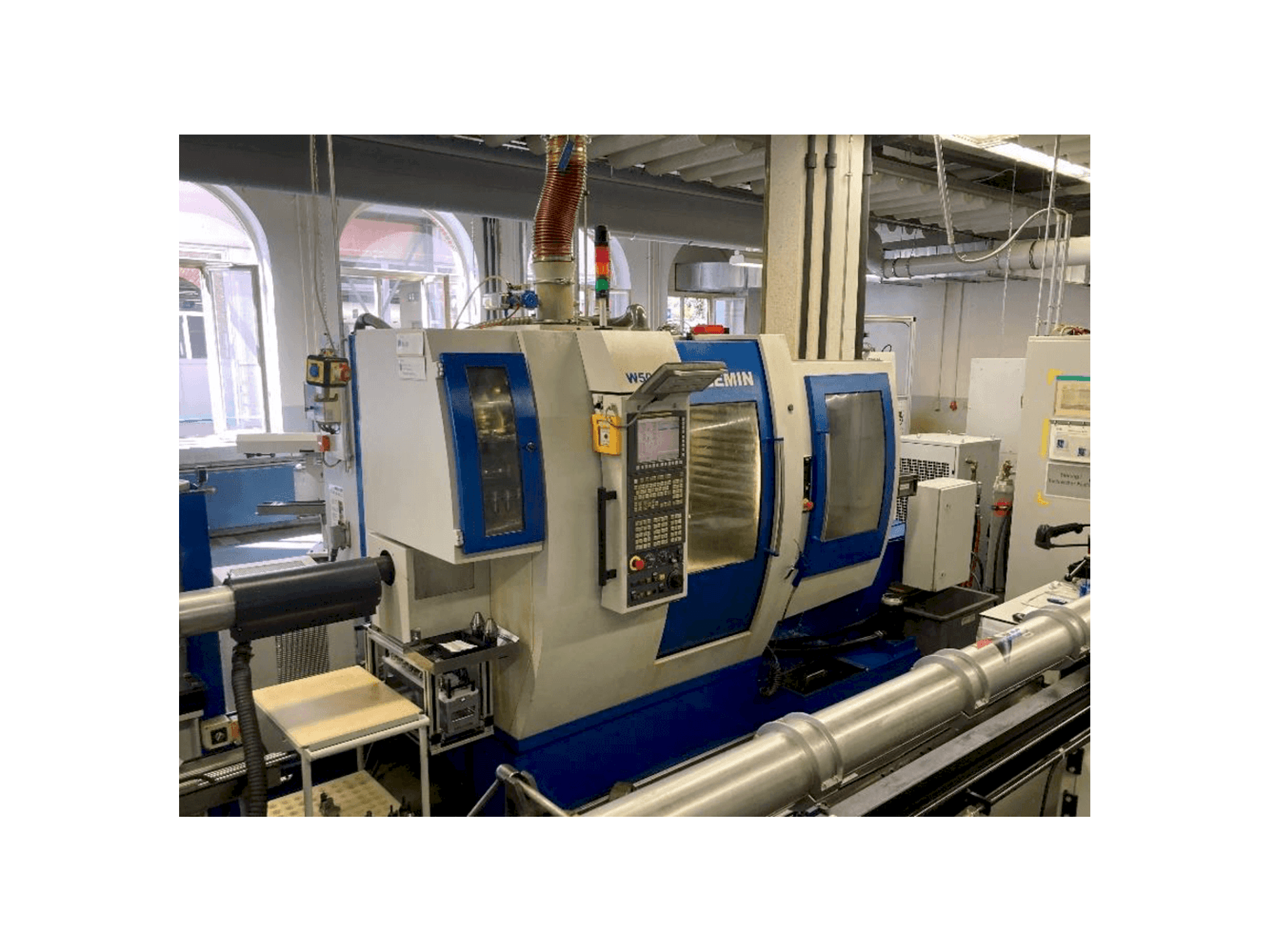 Mašīnas Willemin-Macodel W508MT pretskats