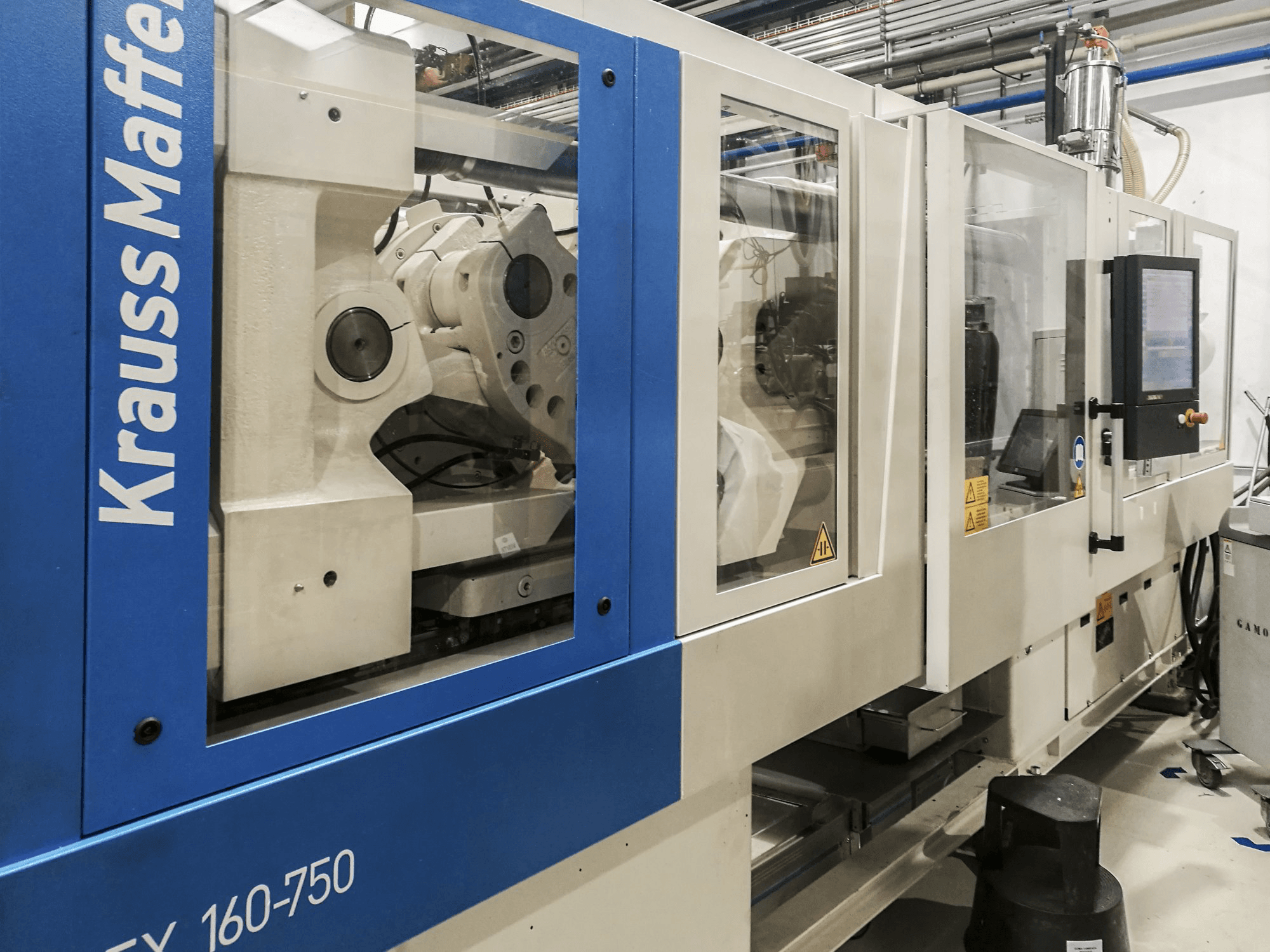 Mašīnas Krauss Maffei 160-750 EX skats no kreisās puses